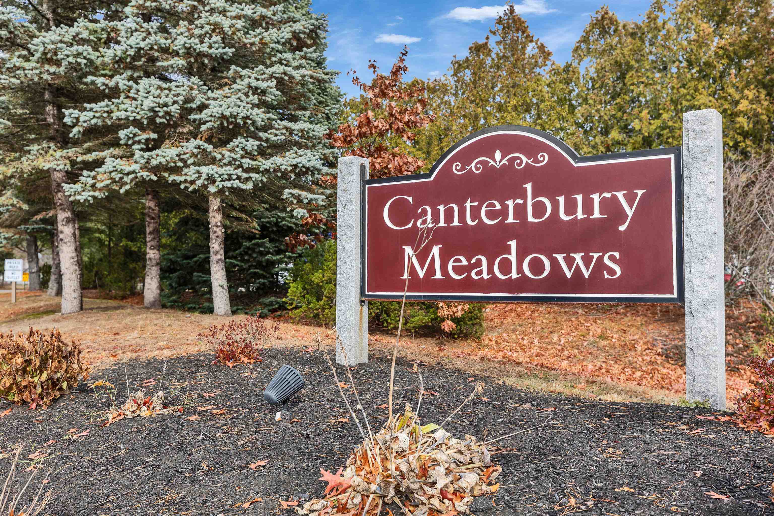 8 Ne Village Rd, Concord, NH 03301