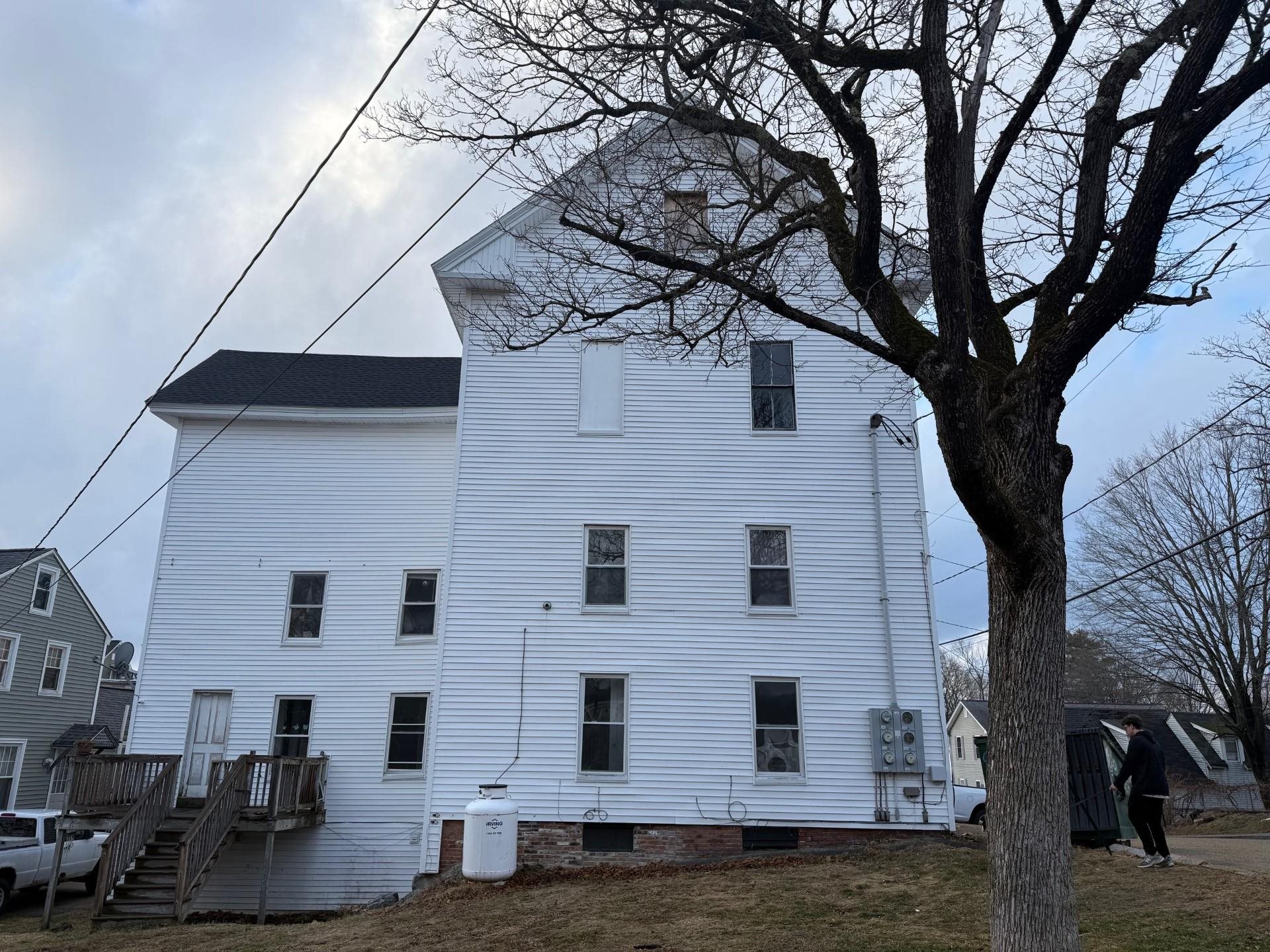 9 Park St, Pittsfield, NH 03263