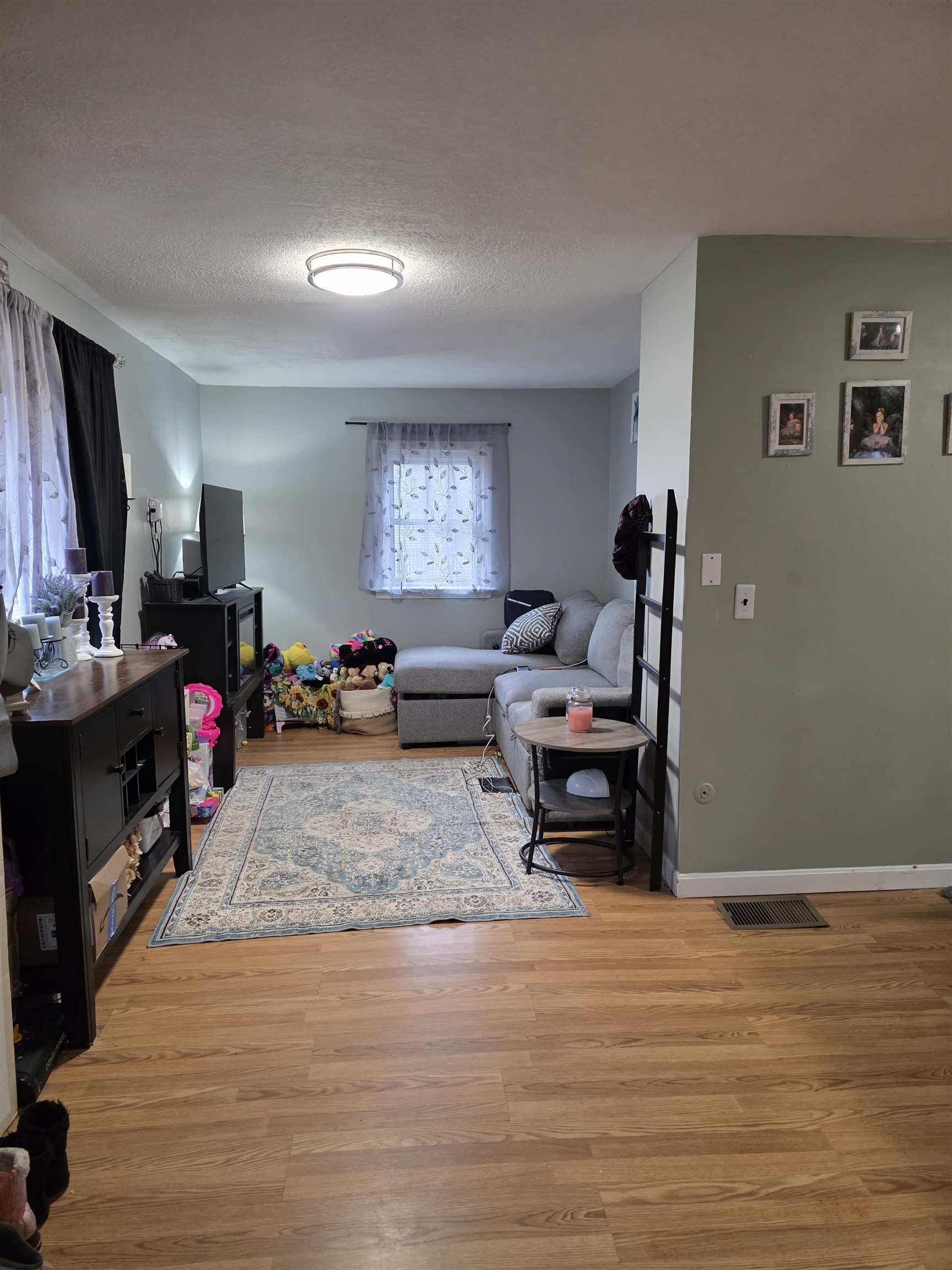 19 Erskine Ave, Manchester, NH 03104