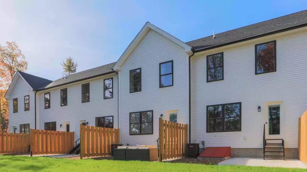 34 Ponemah Hill Rd, Milford, NH 03055