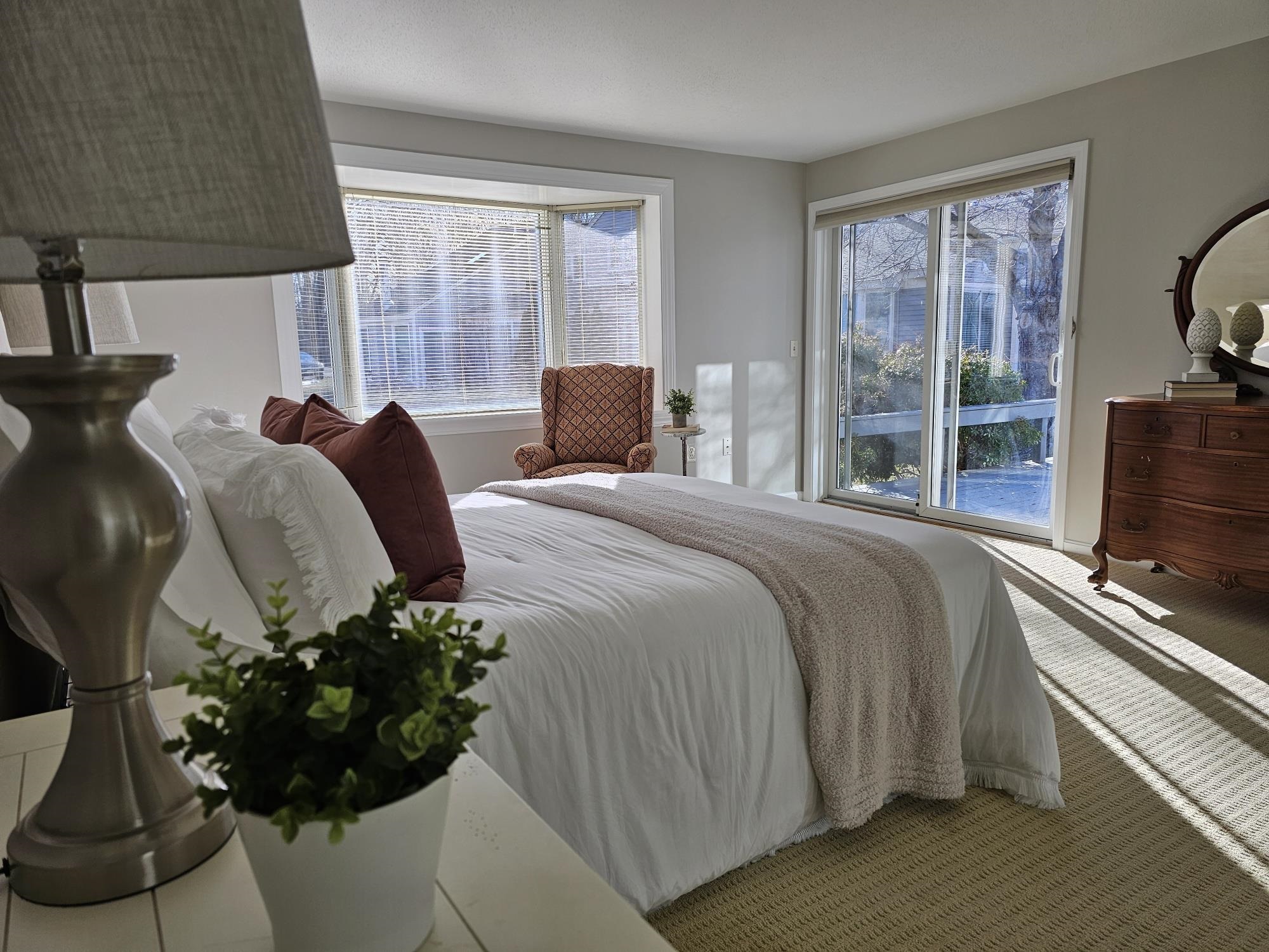 16 Walden Pond Dr, Nashua, NH 03064