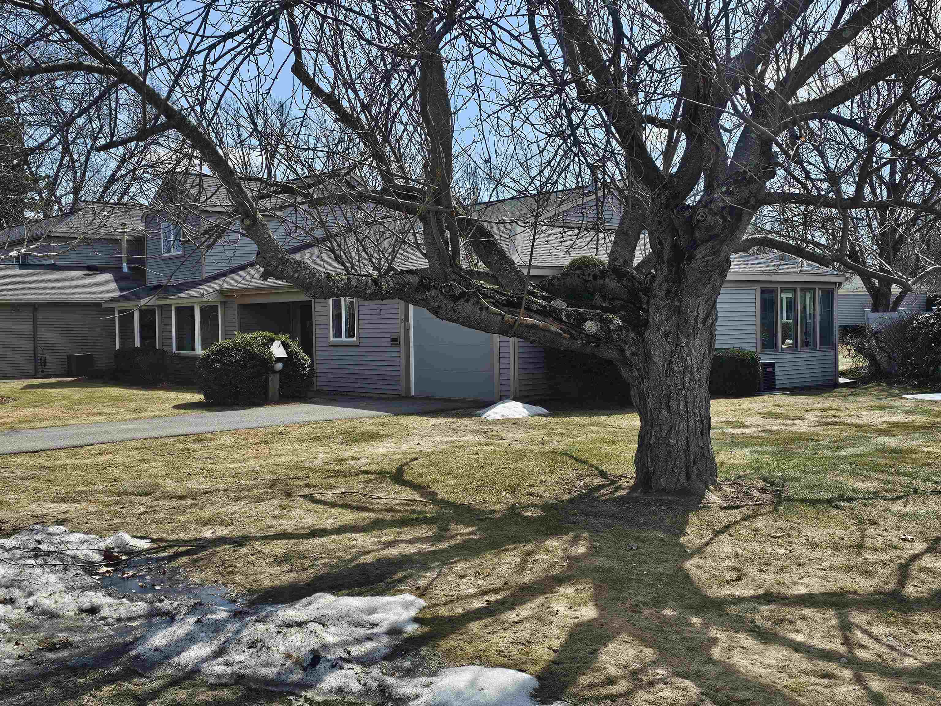 16 Walden Pond Dr, Nashua, NH 03064