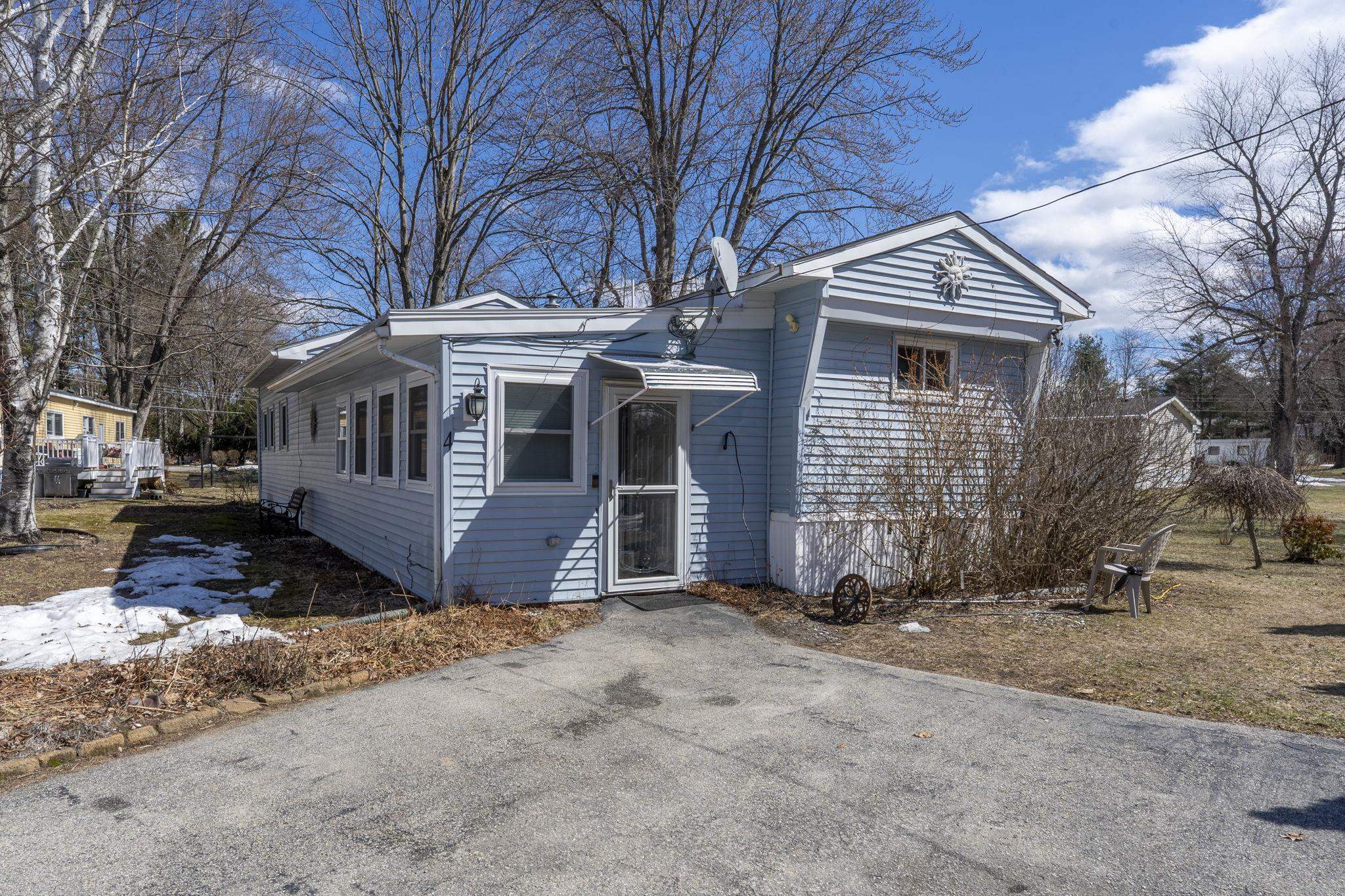 4 Lee Ann St, Nashua, NH 03062