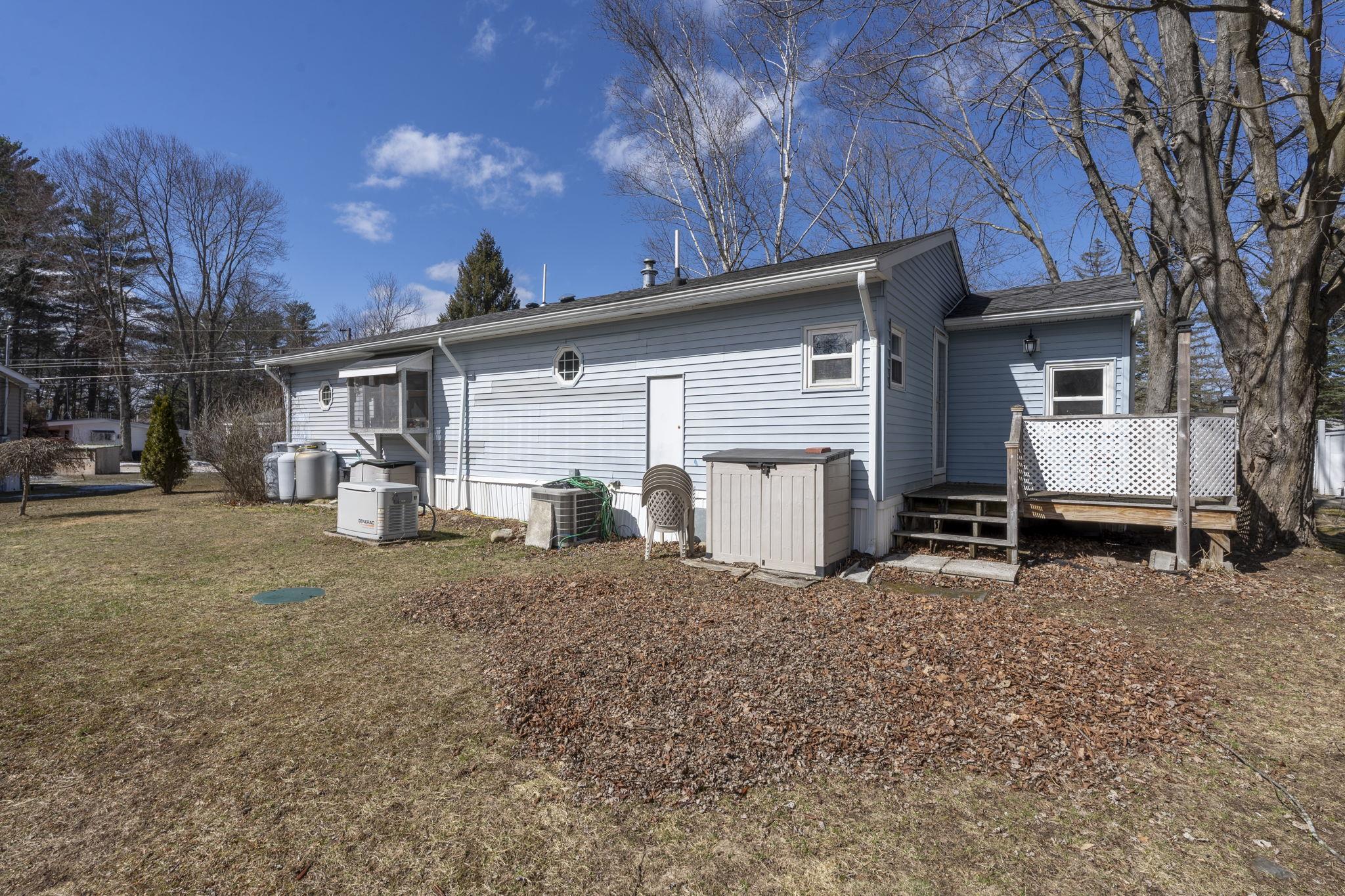 4 Lee Ann St, Nashua, NH 03062