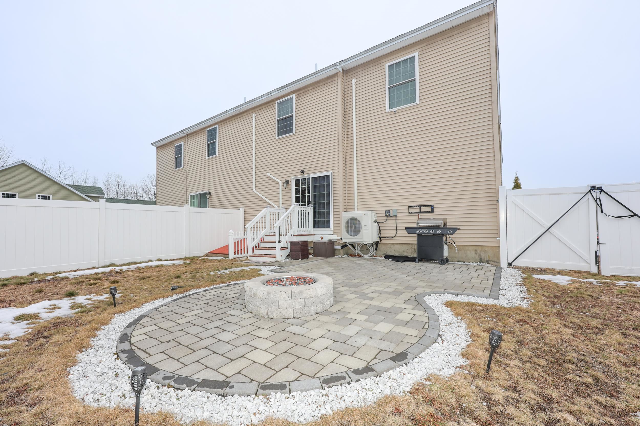 91 Trinity Cir, Rochester, NH 03839