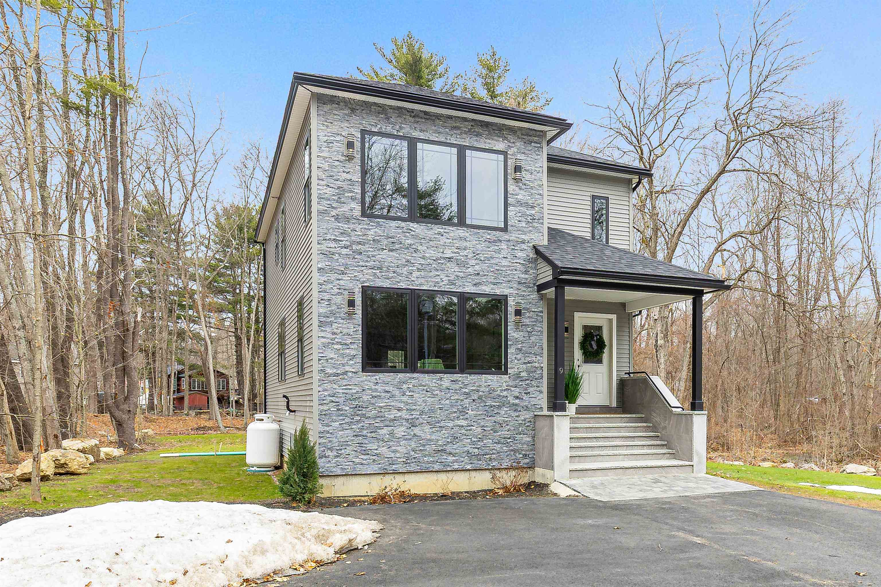 9 Trues Pw, Sandown, NH 03873