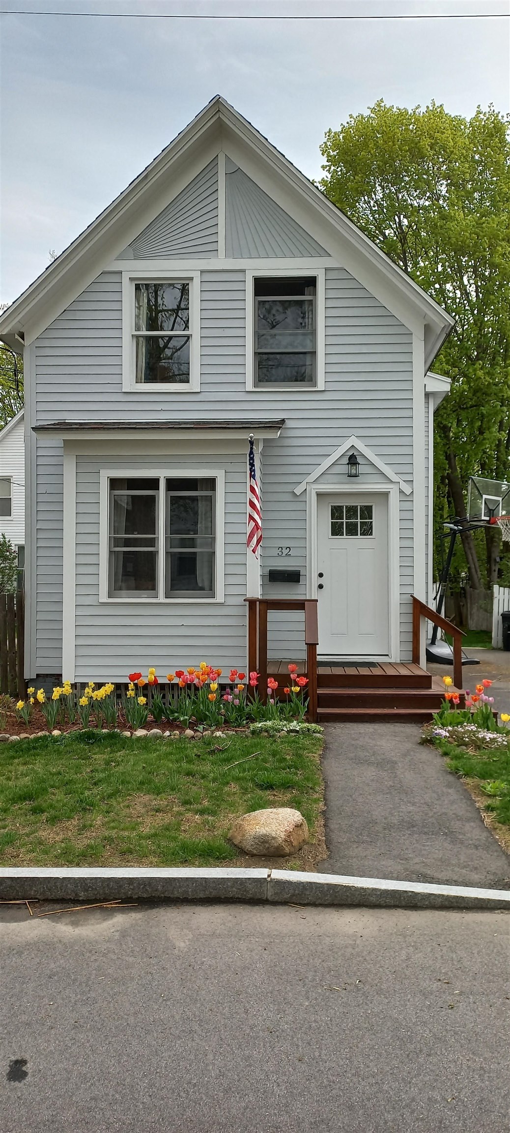 32 Stone St, Concord, NH 03301