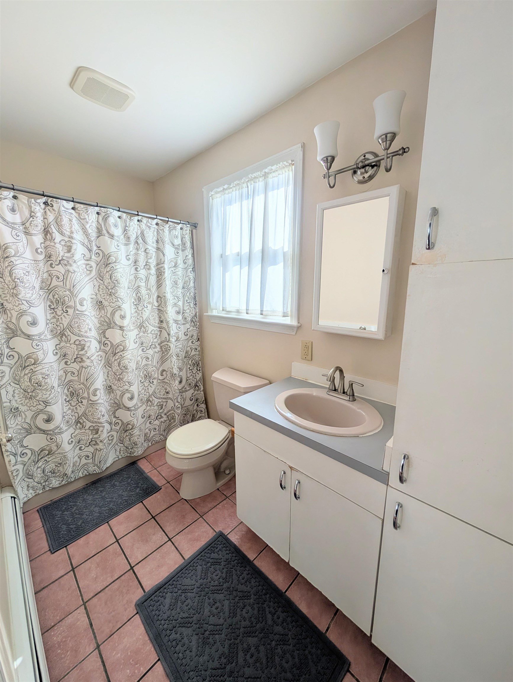 32 Stone St, Concord, NH 03301