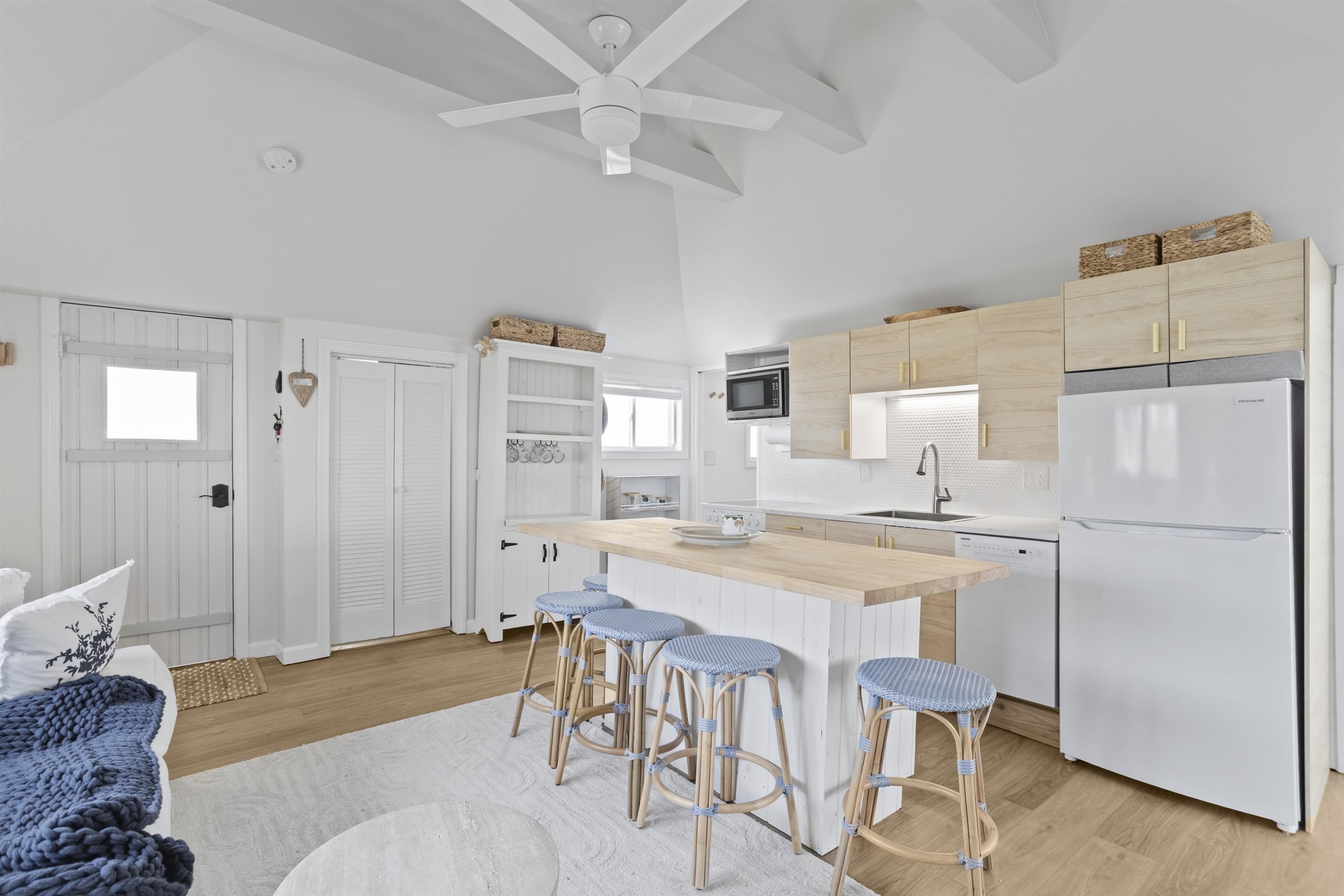 515 Winnacunnet Rd, Hampton, NH 03842