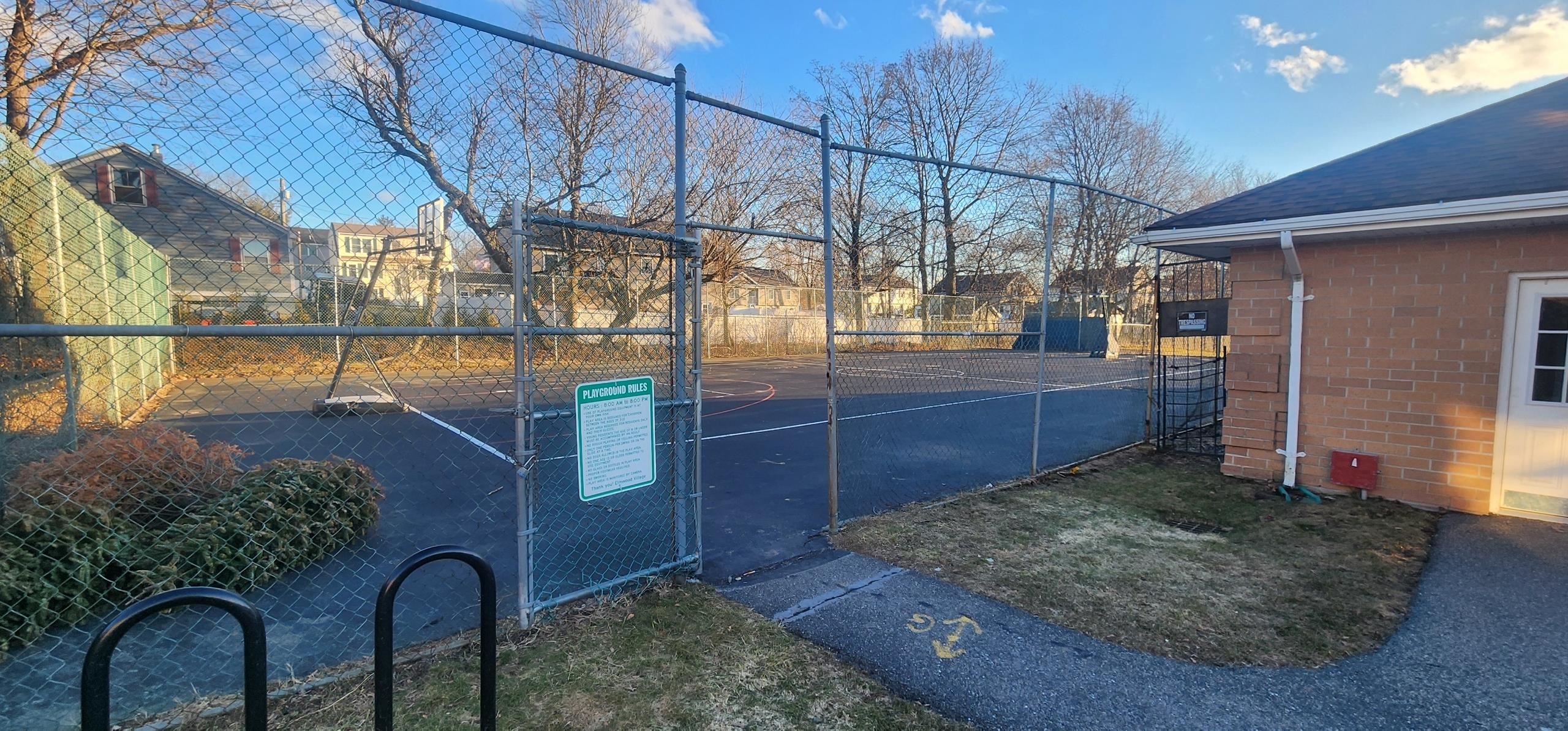 816 Elmwood Dr, Hudson, NH 03051