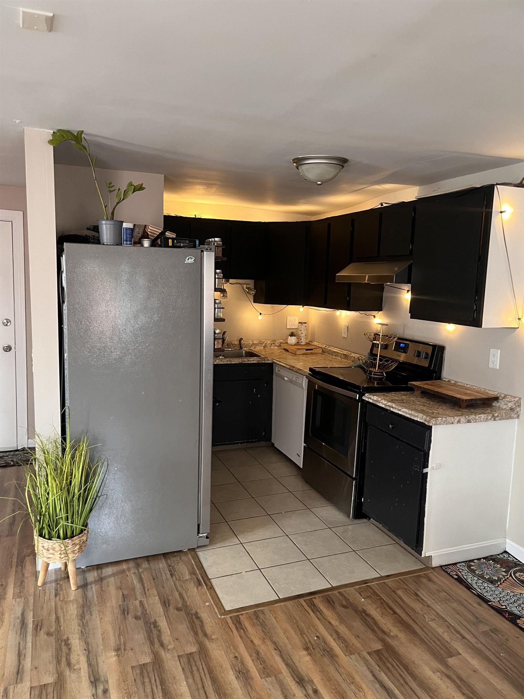 816 Elmwood Dr, Hudson, NH 03051