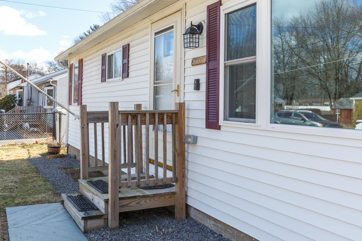 2 Muse Ter, Salem, NH 03079