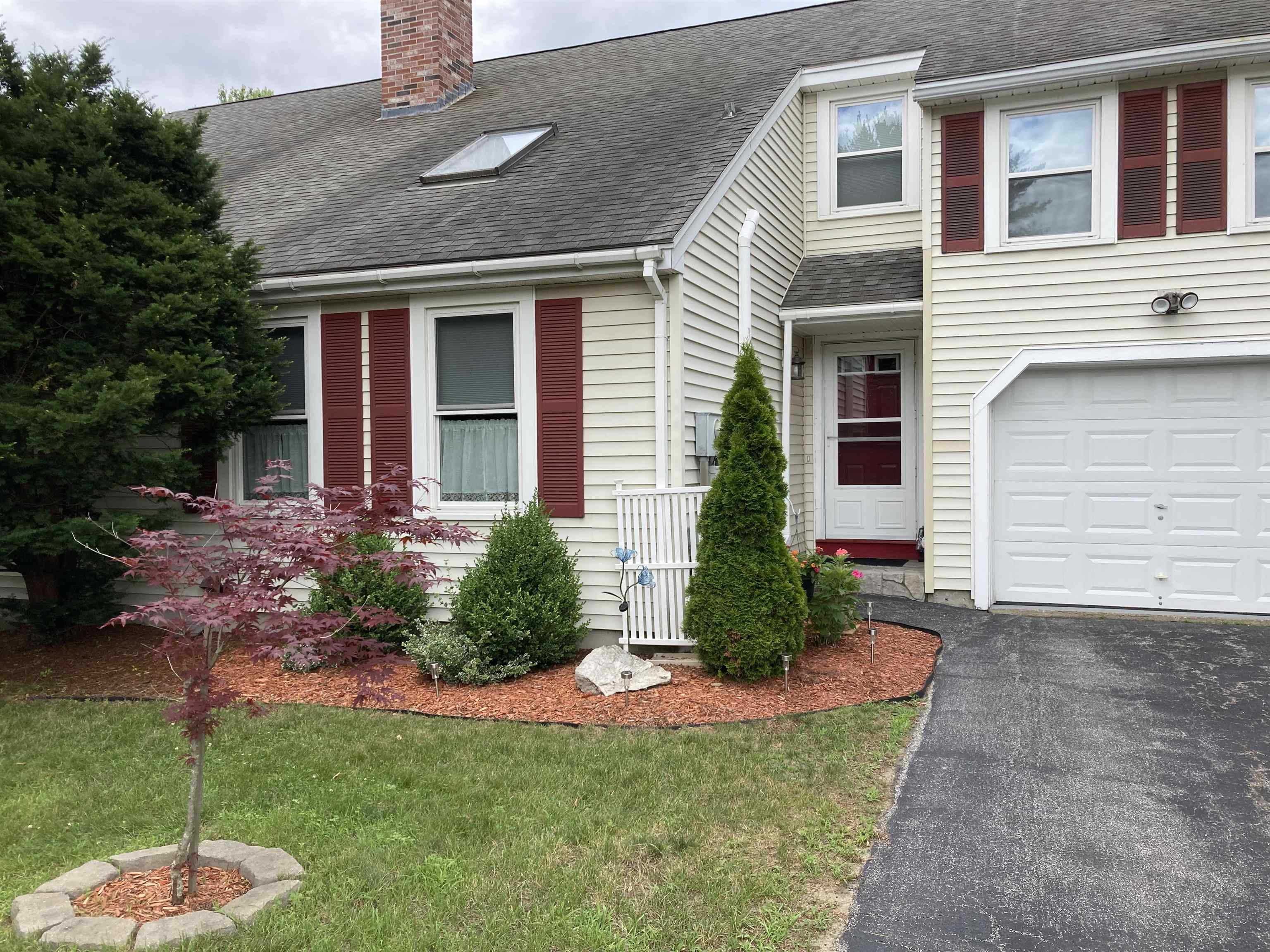 6 Karen Ln #B, Londonderry, NH 03053