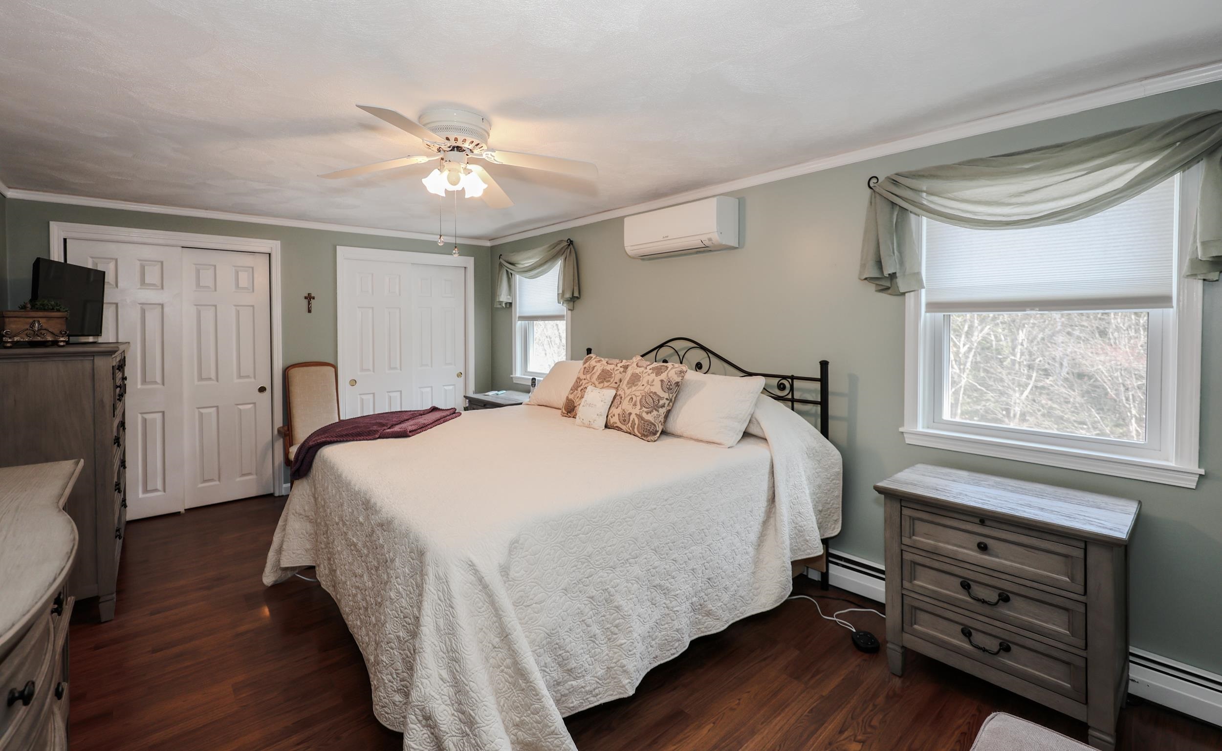 6 Karen Ln, Londonderry, NH 03053