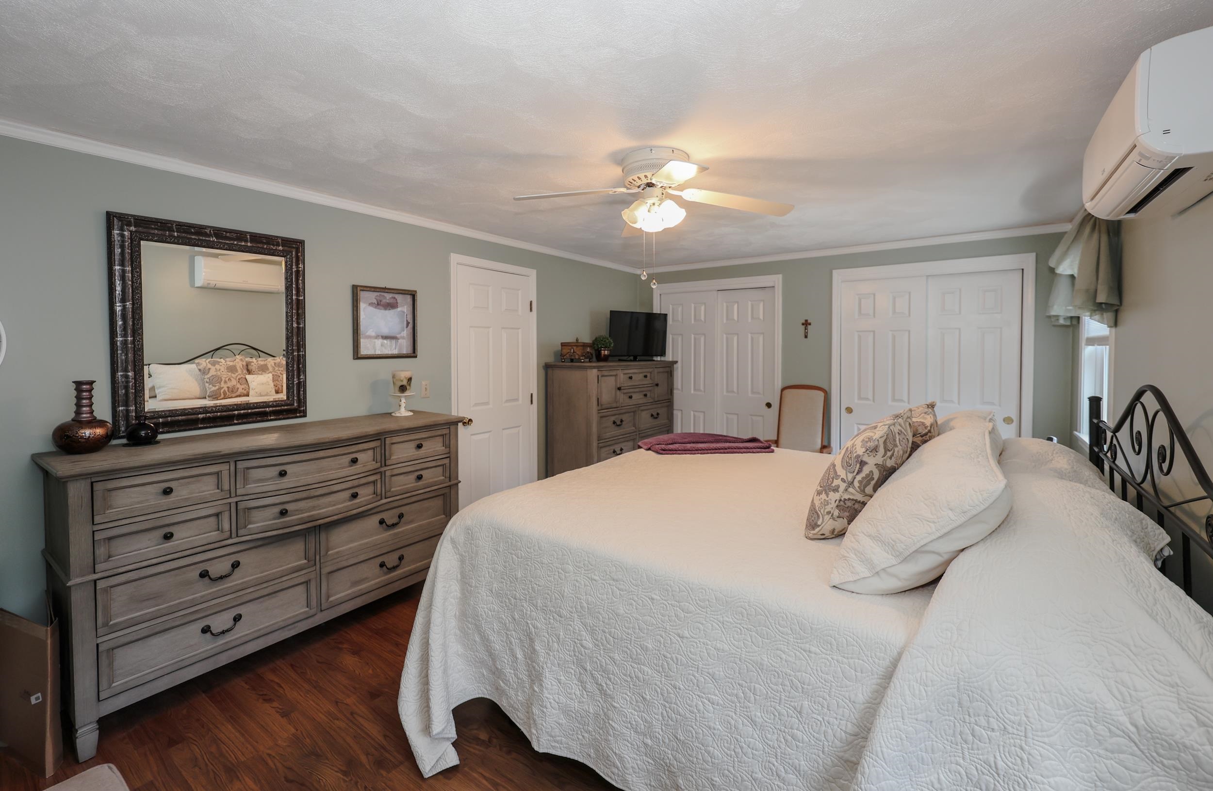 6 Karen Ln, Londonderry, NH 03053