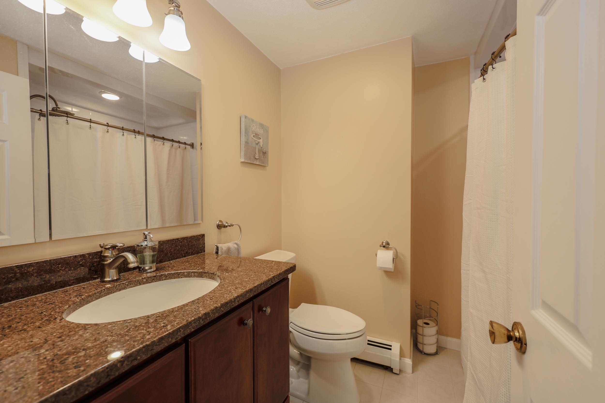 6 Karen Ln, Londonderry, NH 03053