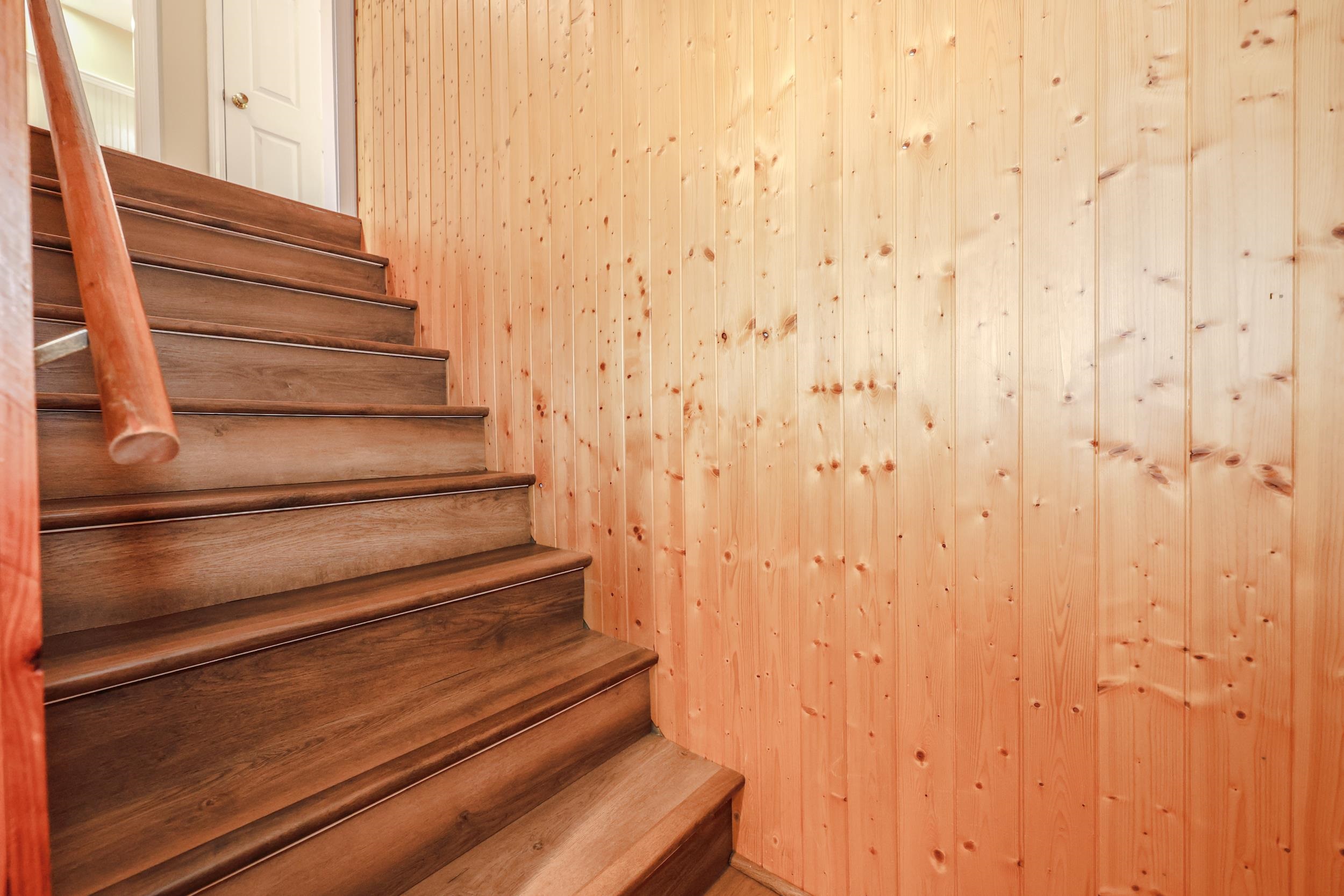 6 Karen Ln, Londonderry, NH 03053