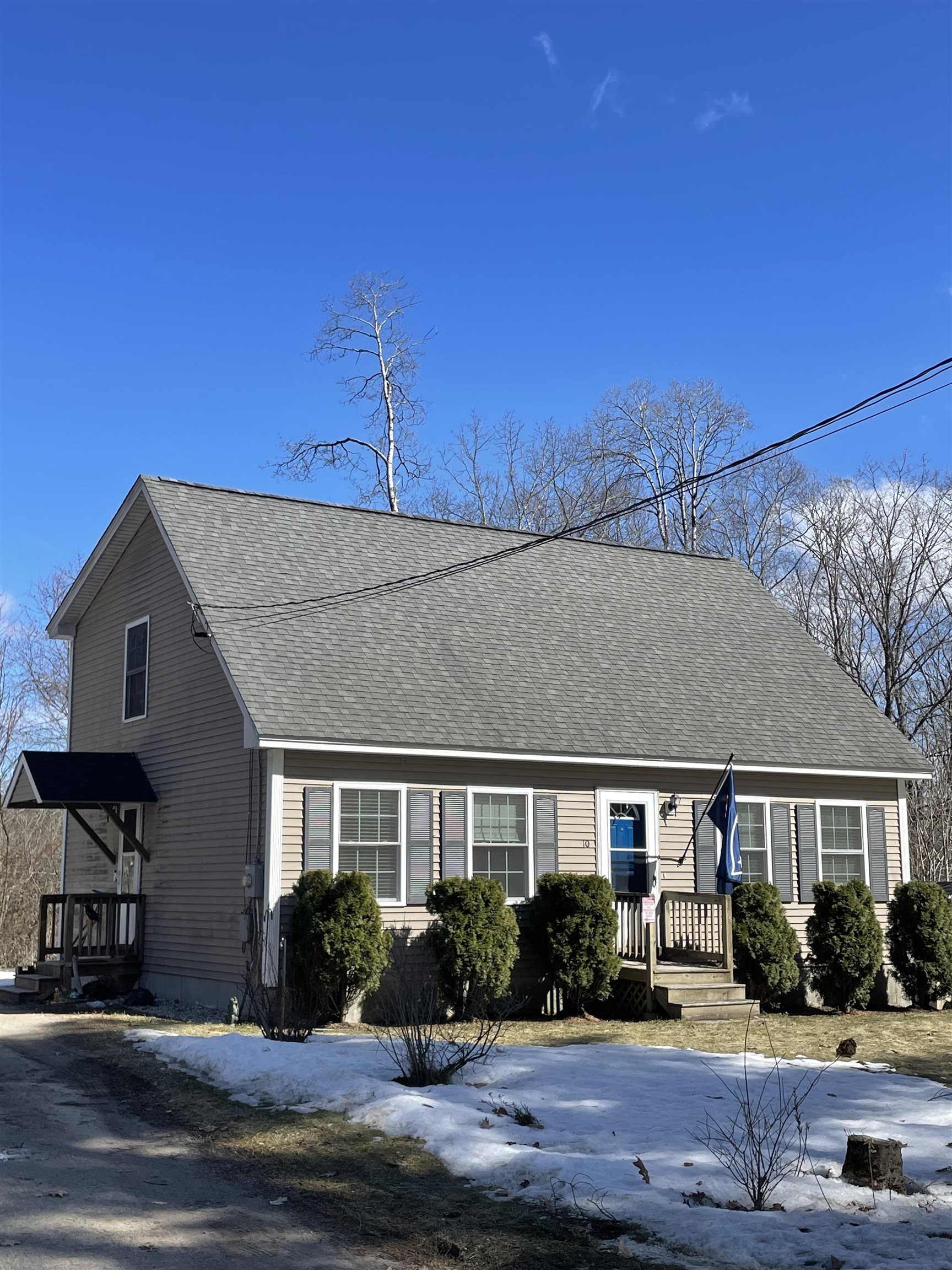 10 Hemlock St, Hillsborough, NH 03244