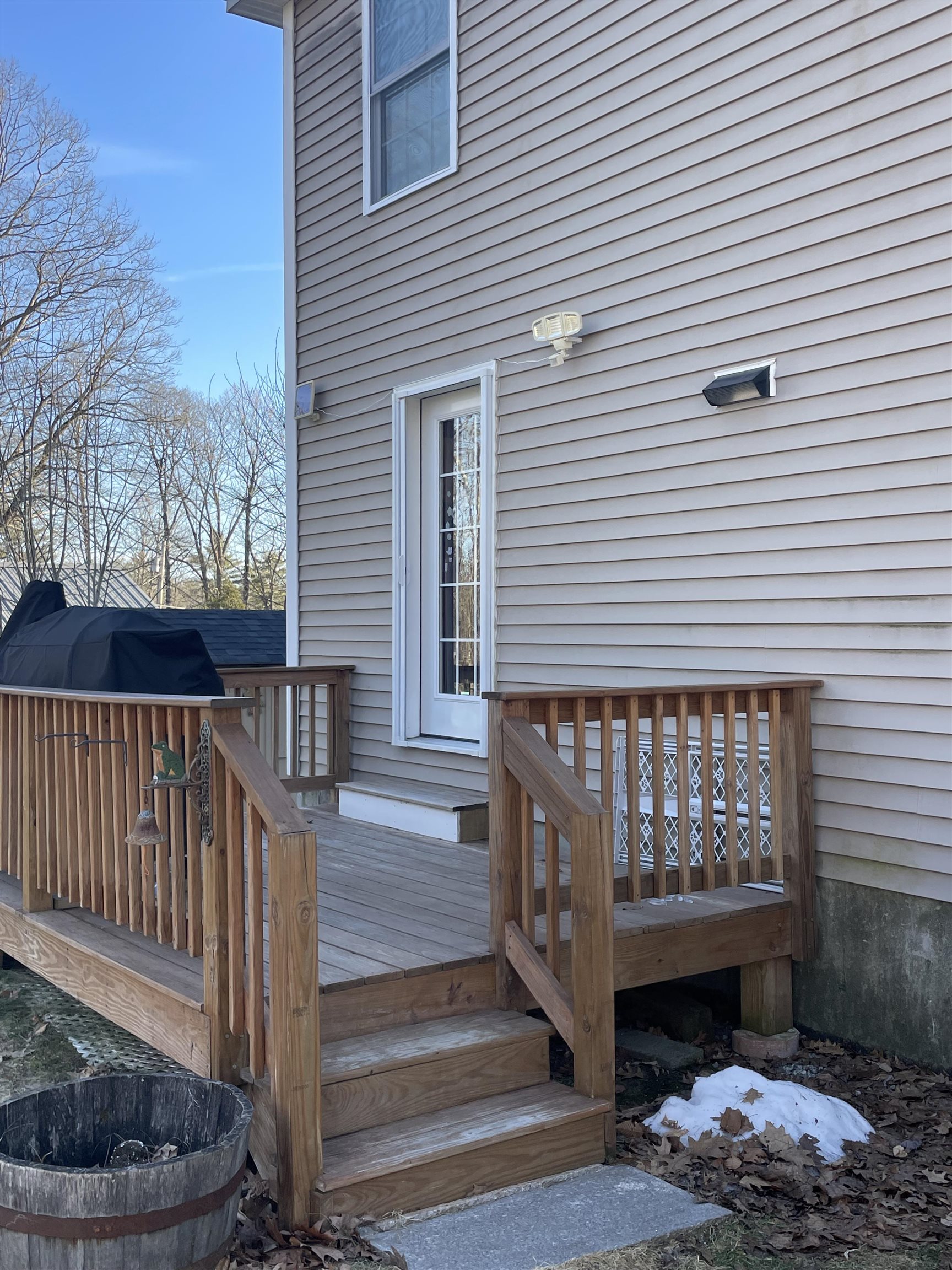 10 Hemlock St, Hillsborough, NH 03244