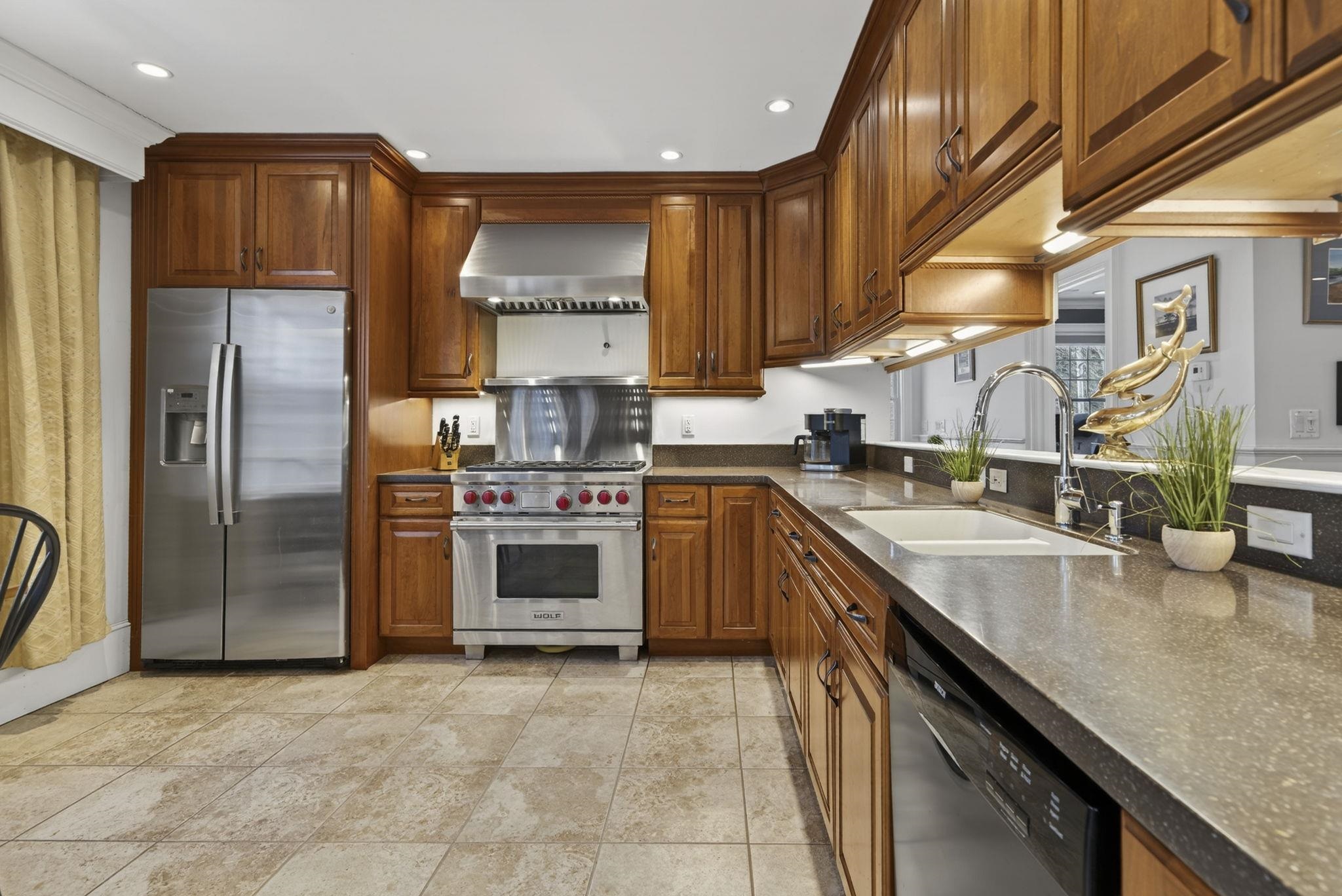 51 Pond St, Newton, NH 03858