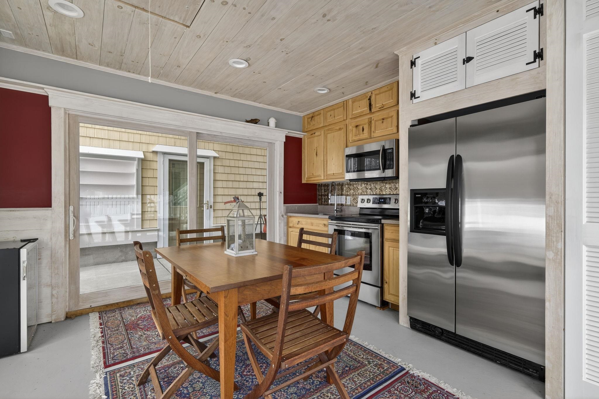 51 Pond St, Newton, NH 03858