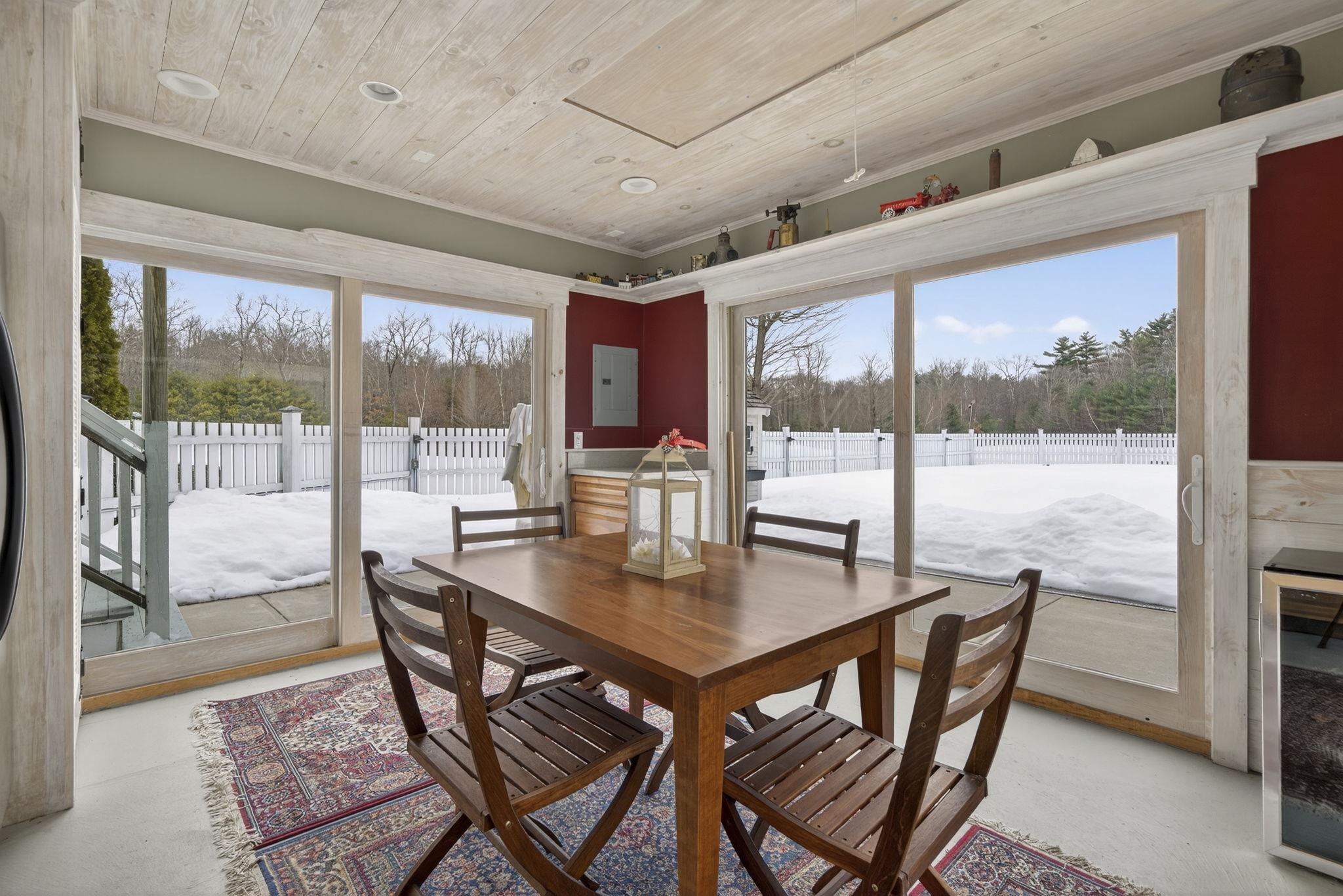 51 Pond St, Newton, NH 03858