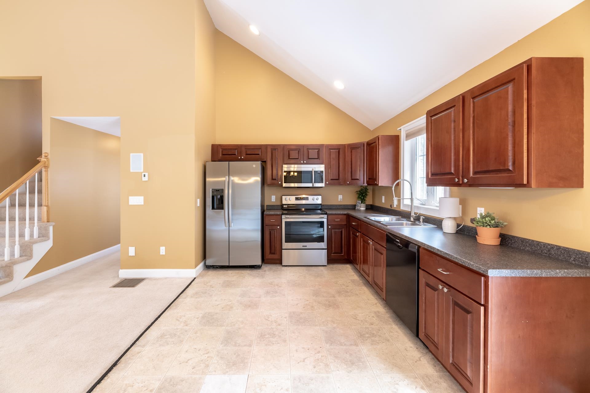 39 Sterling Dr, Laconia, NH 03246