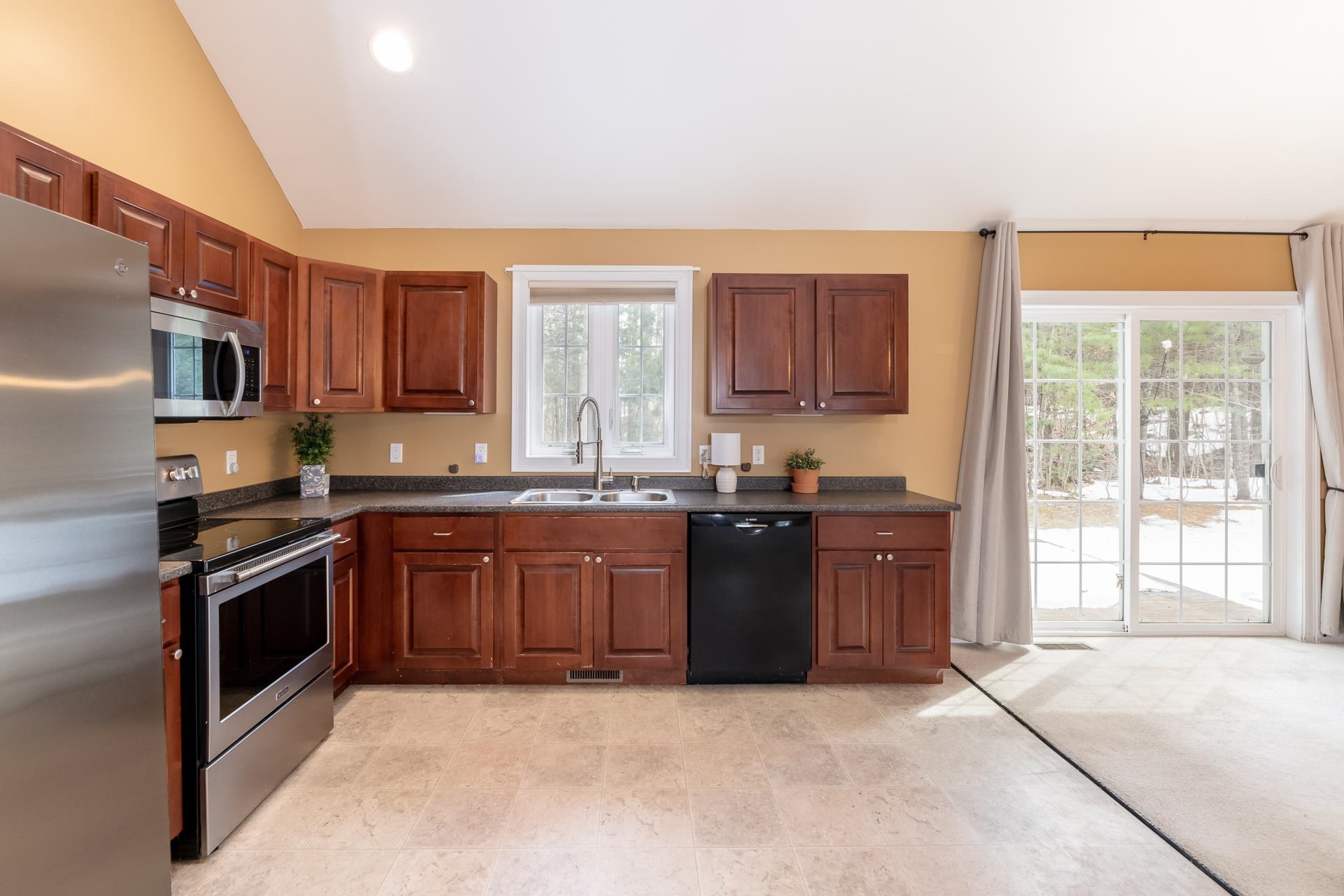 39 Sterling Dr, Laconia, NH 03246