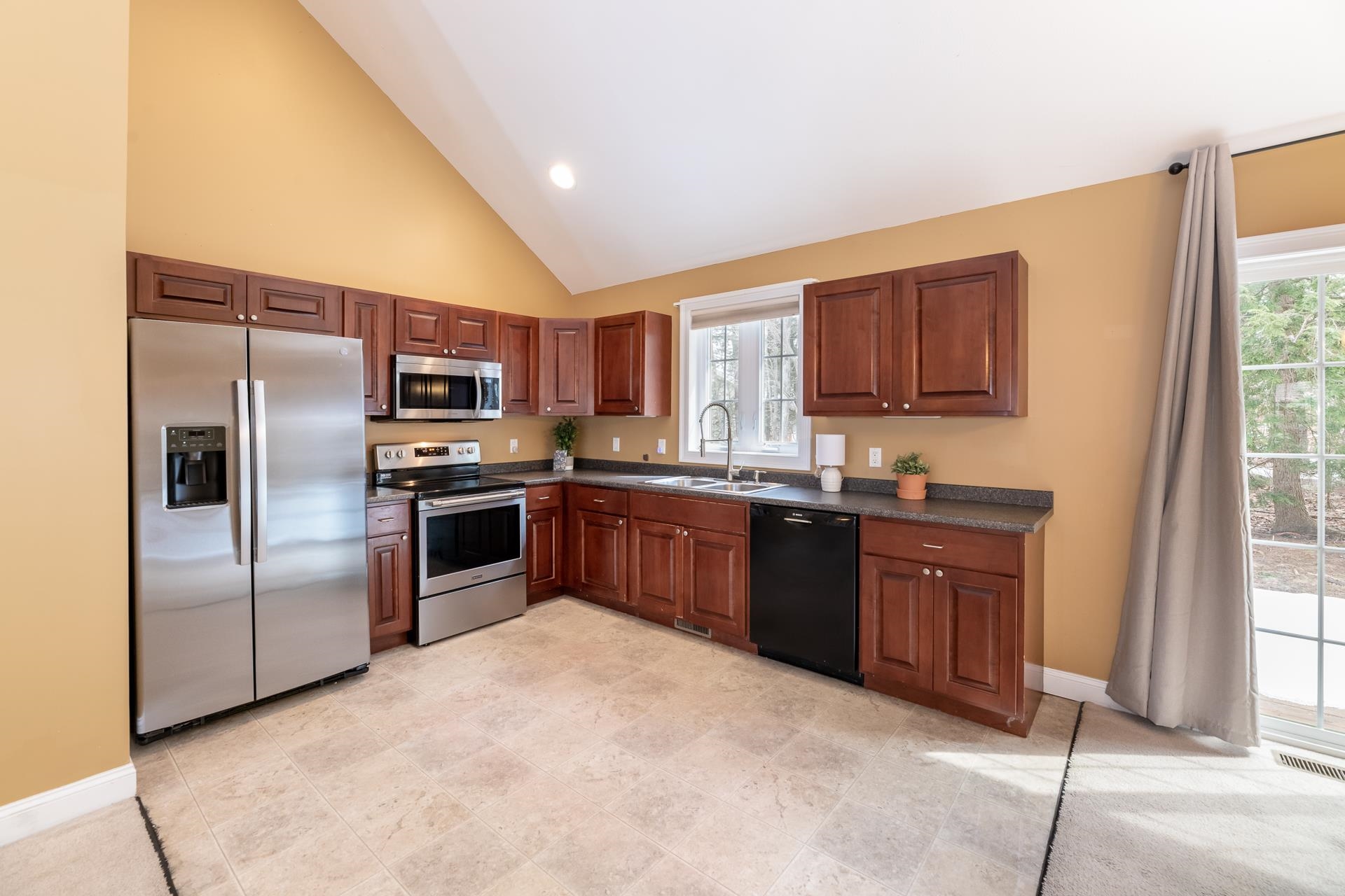 39 Sterling Dr, Laconia, NH 03246