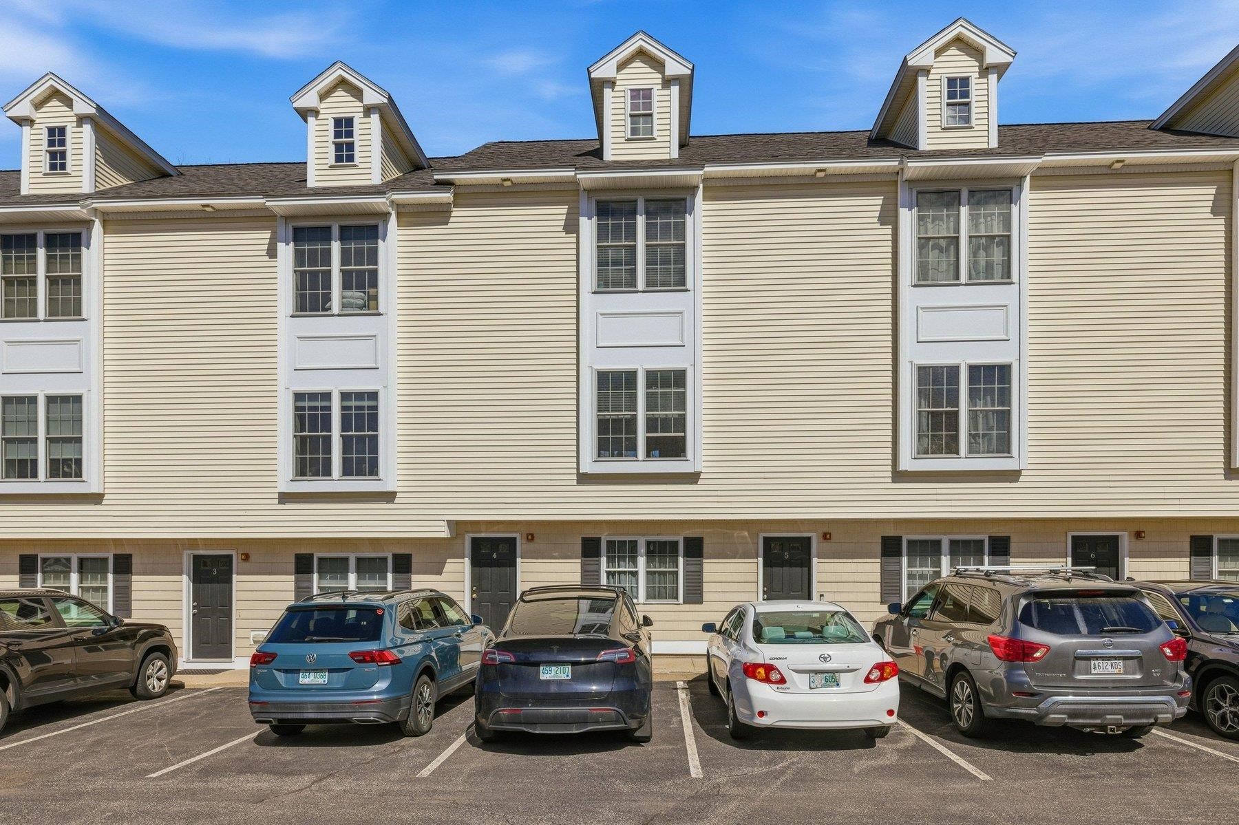 1039 Islington St #4, Portsmouth, NH 03801
