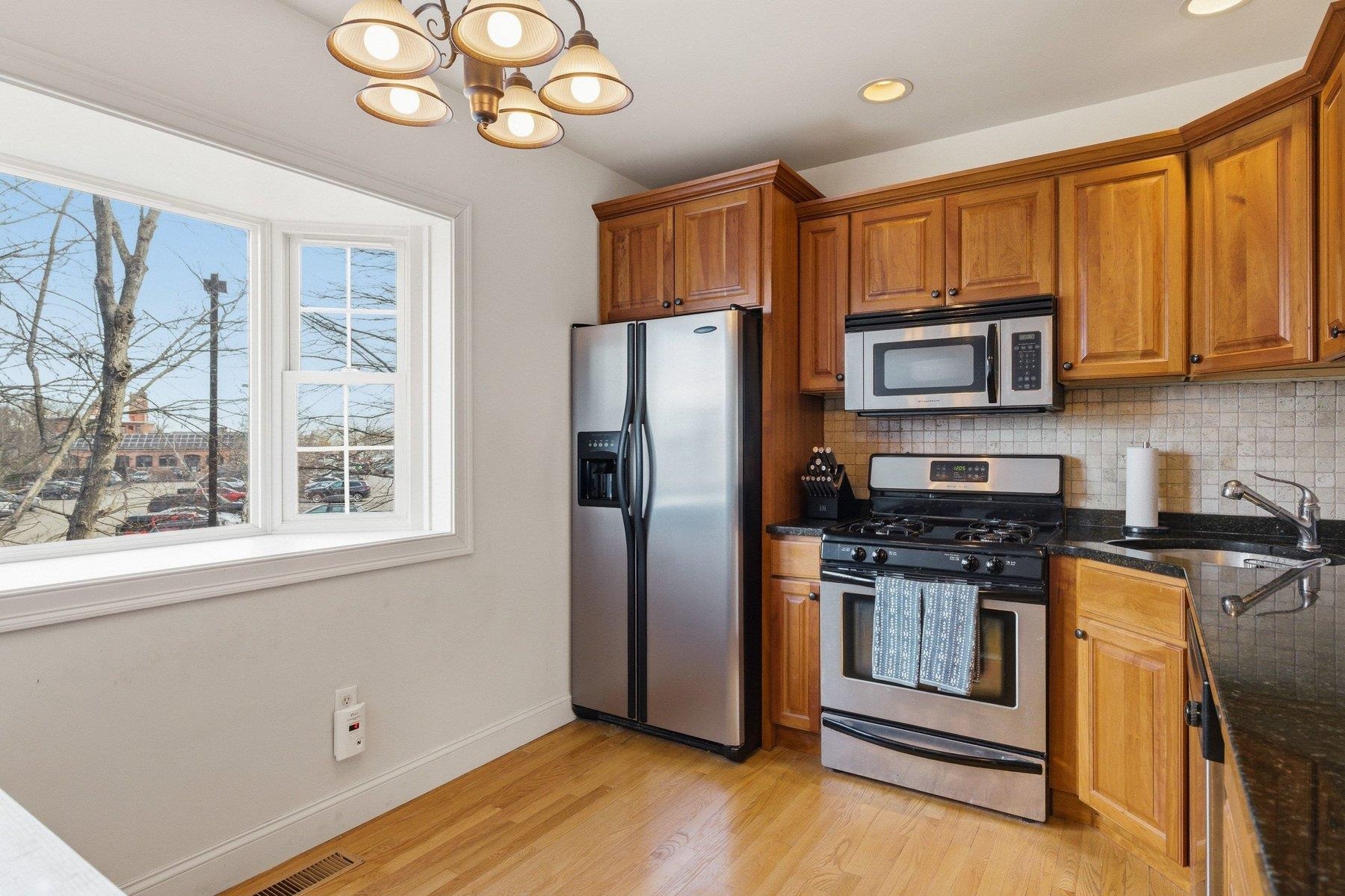1039 Islington St #4, Portsmouth, NH 03801