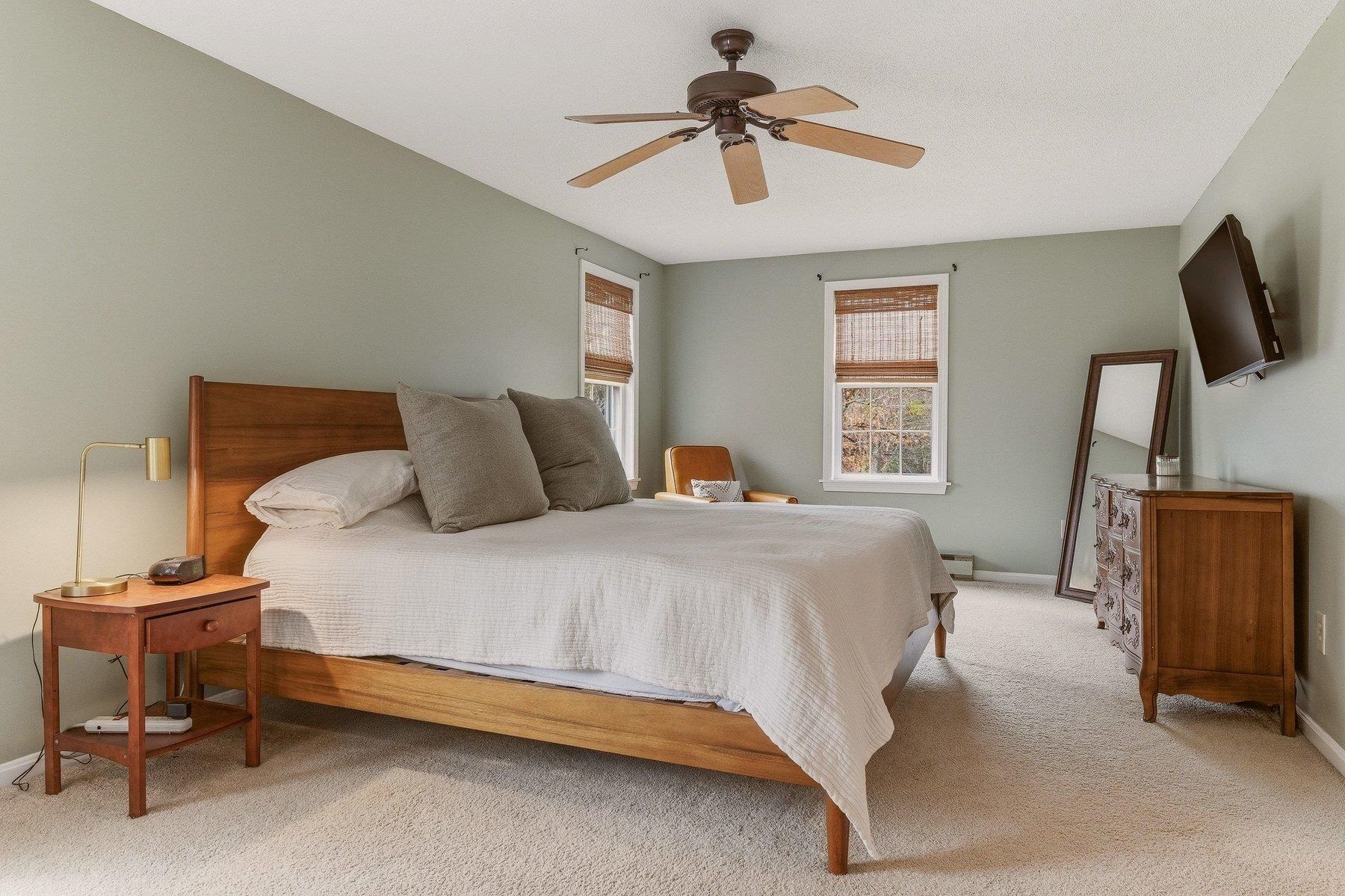 24 Garrison Ln, Madbury, NH 03823