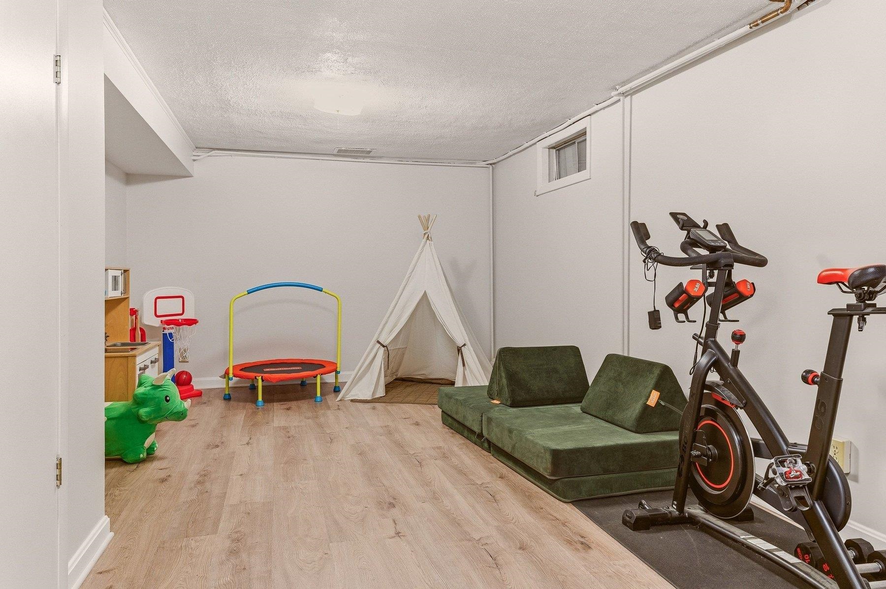 24 Garrison Ln, Madbury, NH 03823