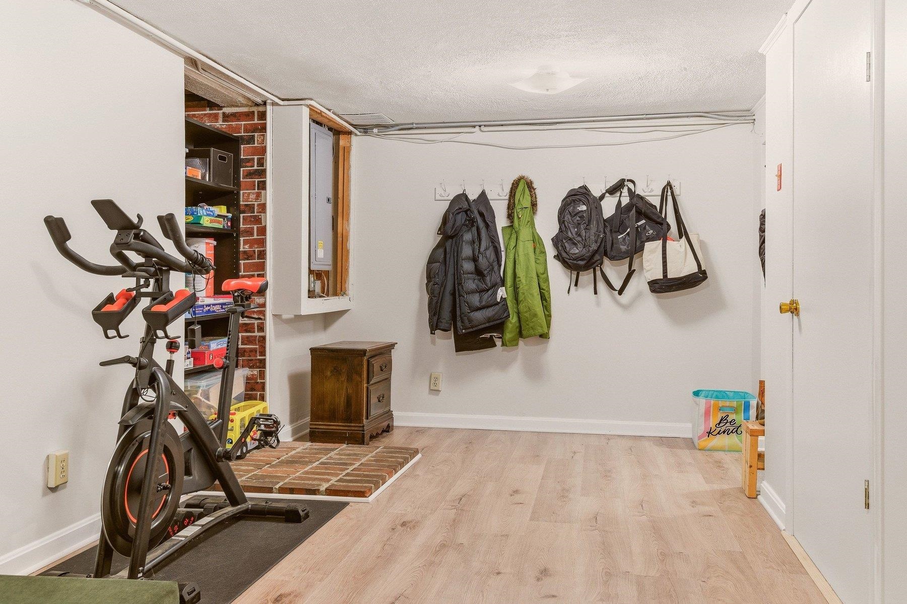 24 Garrison Ln, Madbury, NH 03823