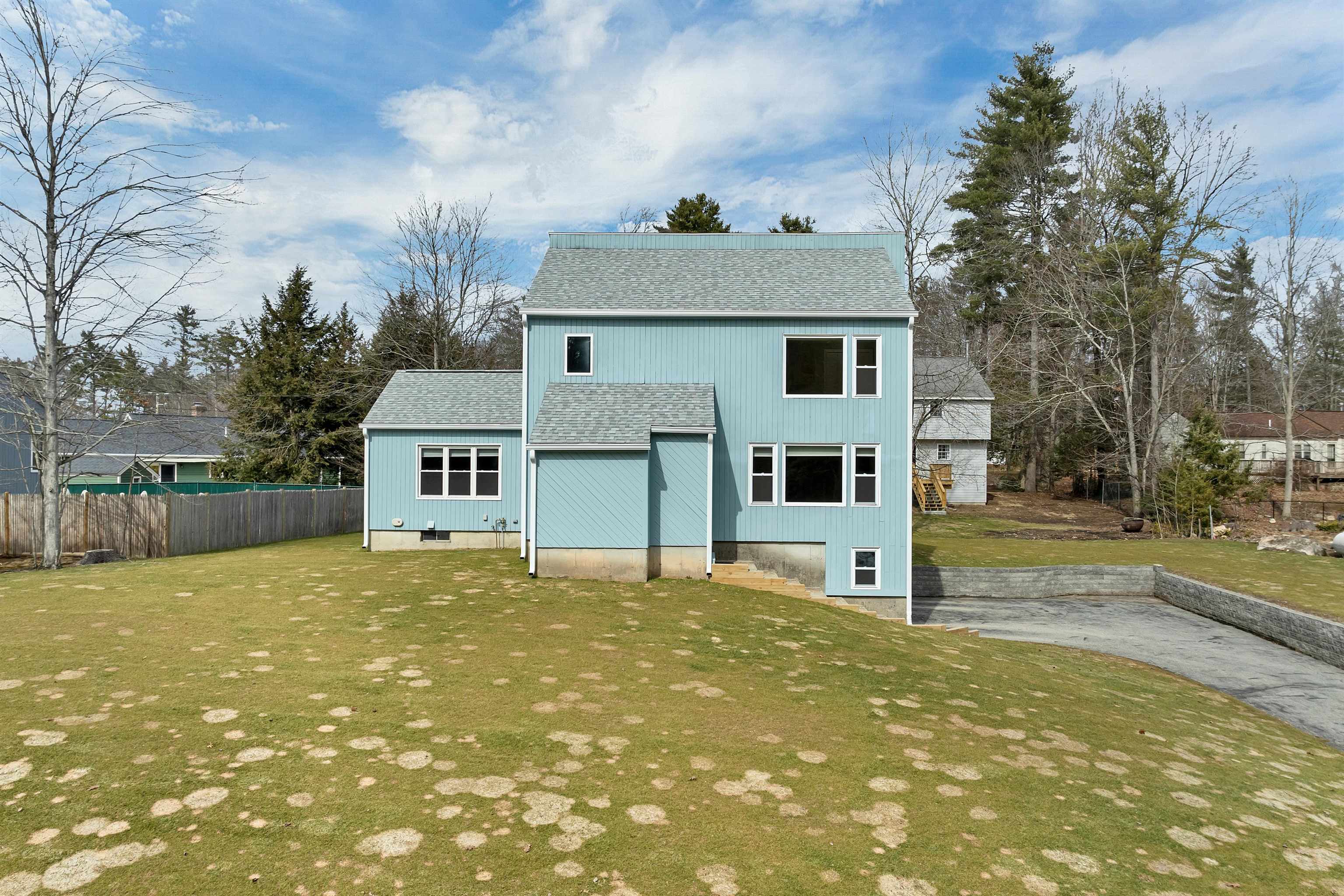 8 Fern Ct, Milford, NH 03055