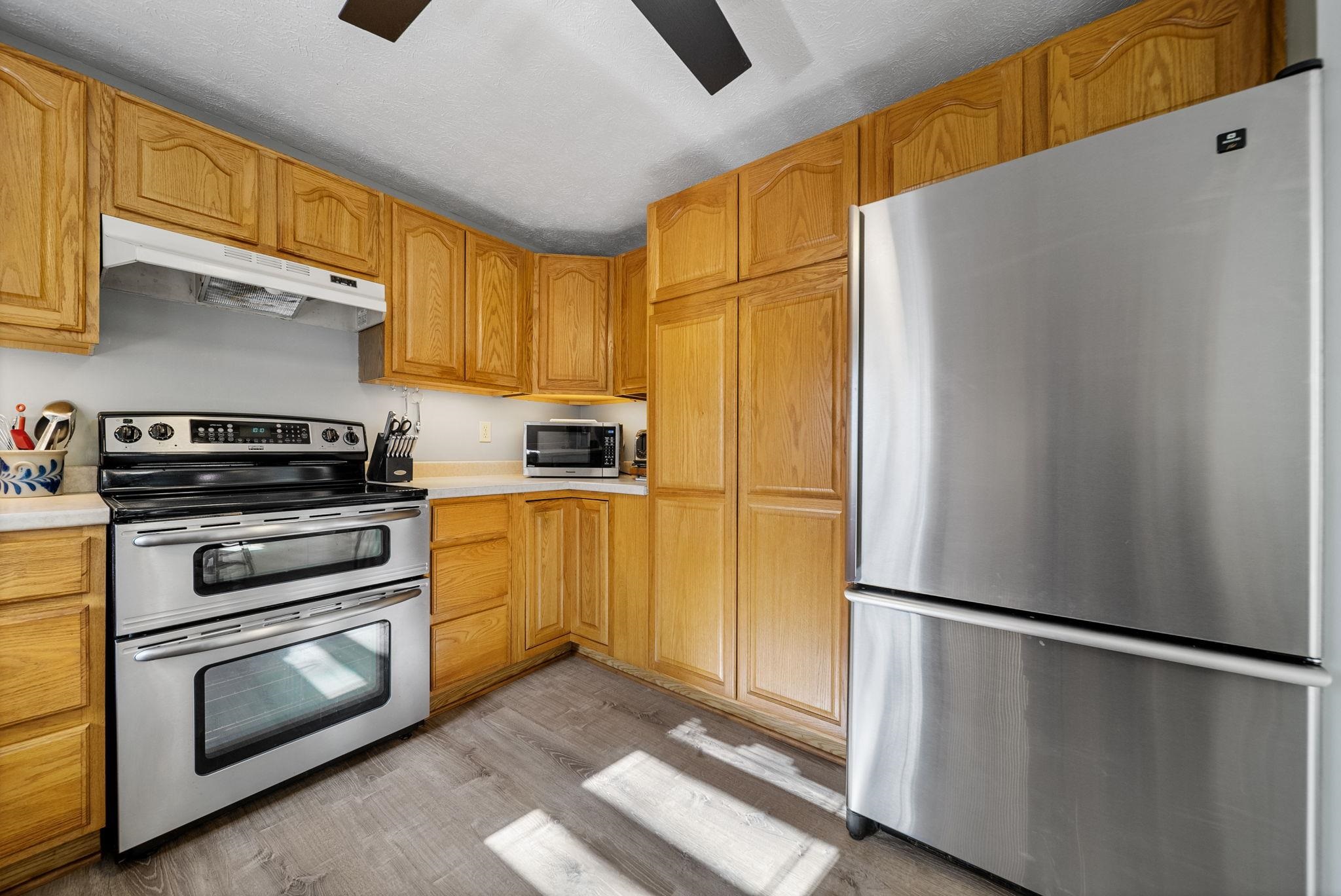 80 Horizon Ln, Candia, NH 03034