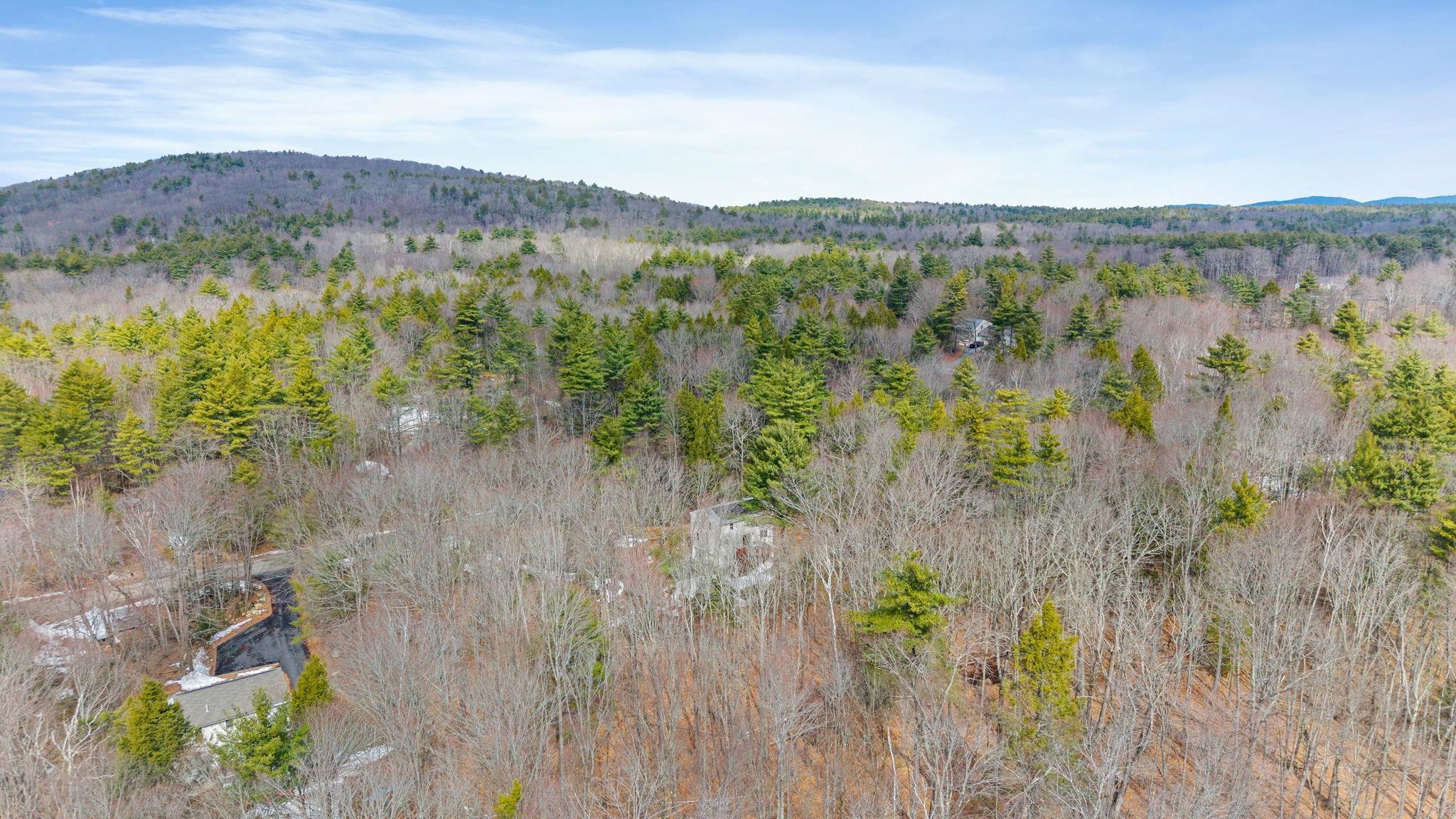 80 Horizon Ln, Candia, NH 03034