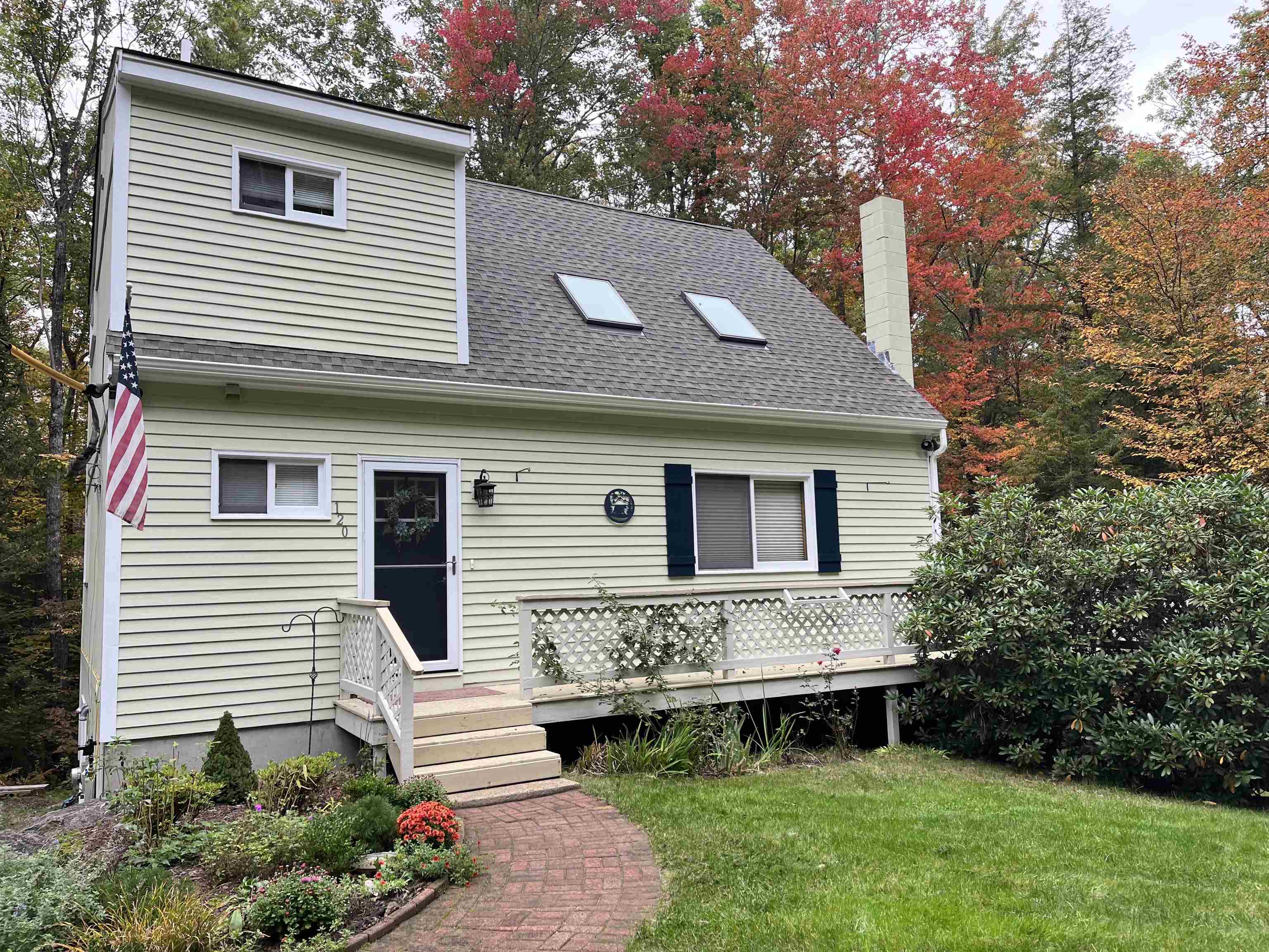 120 Locarno St, Moultonborough, NH 03254
