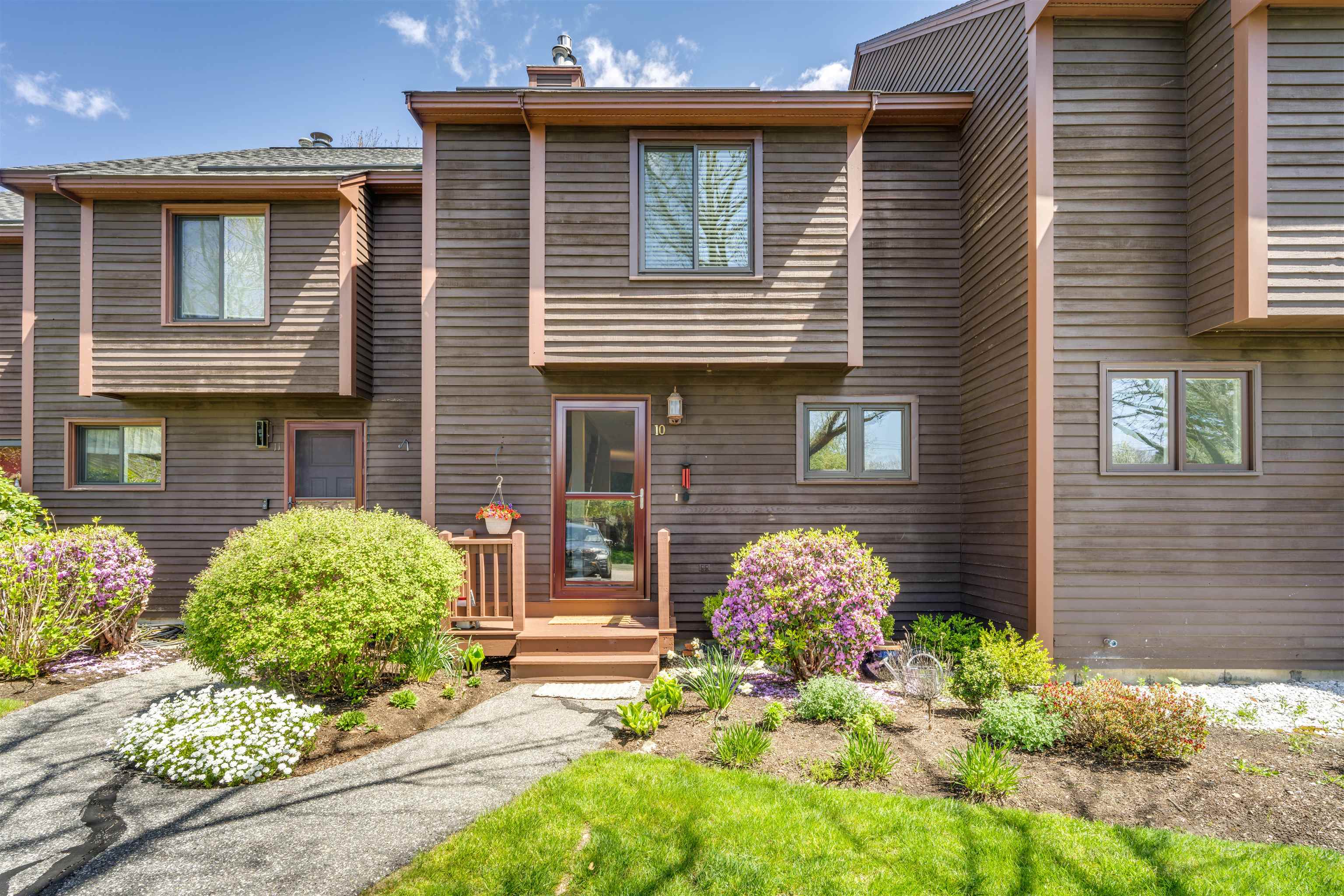 10 Thornhill Rd, Stratham, NH 03885