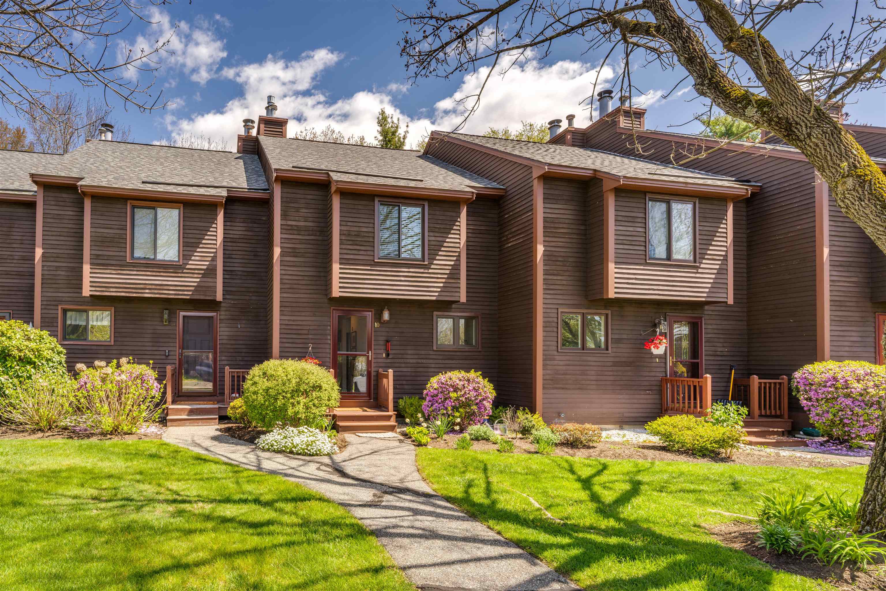 10 Thornhill Rd, Stratham, NH 03885