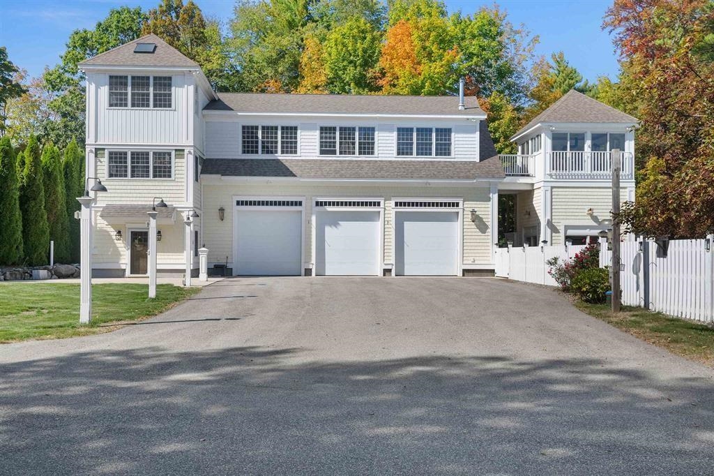 51 Pond St, Newton, NH 03858