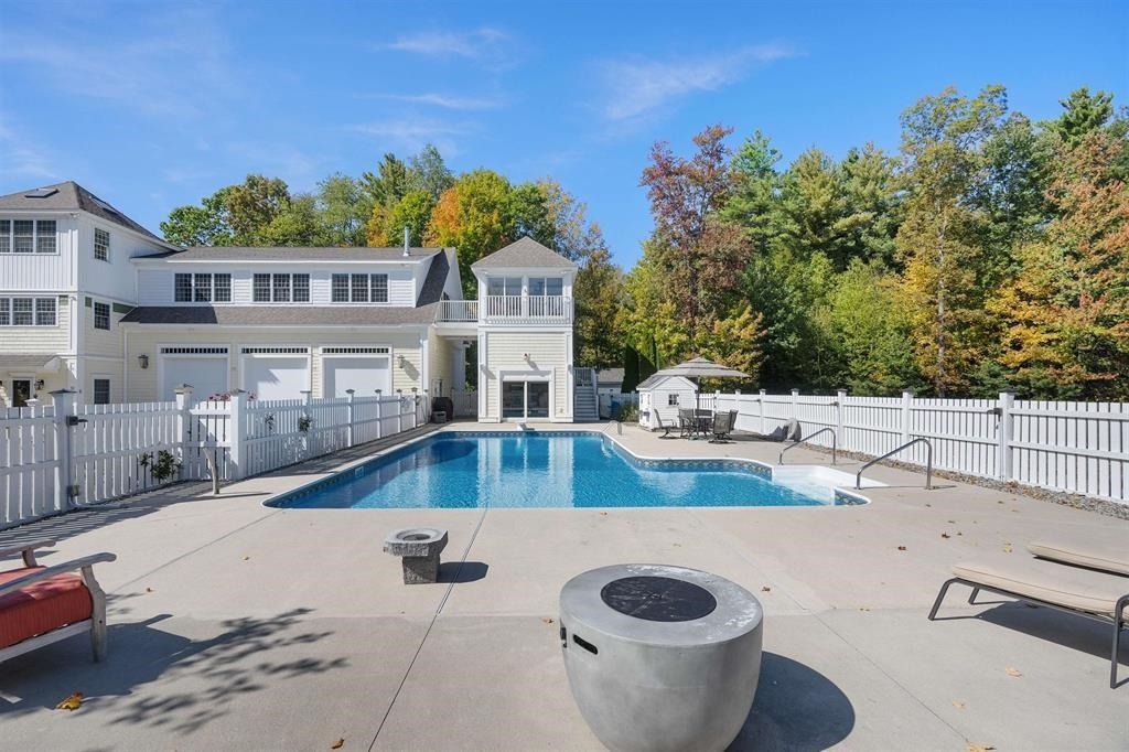 51 Pond St, Newton, NH 03858