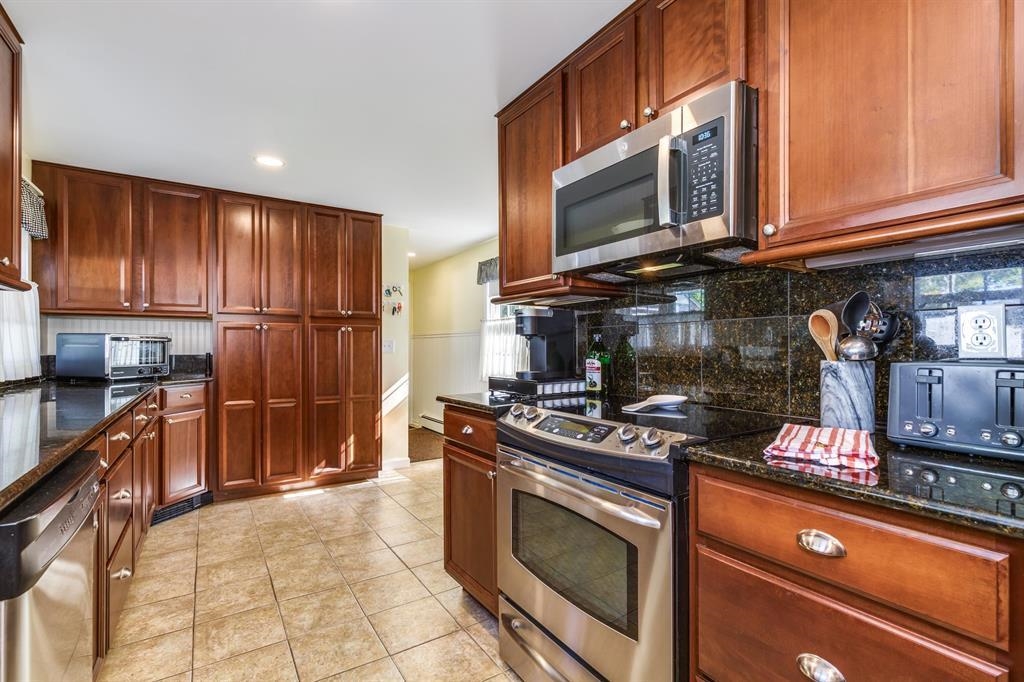 492 Woodlawn Ridge Rd, Pembroke, NH 03275