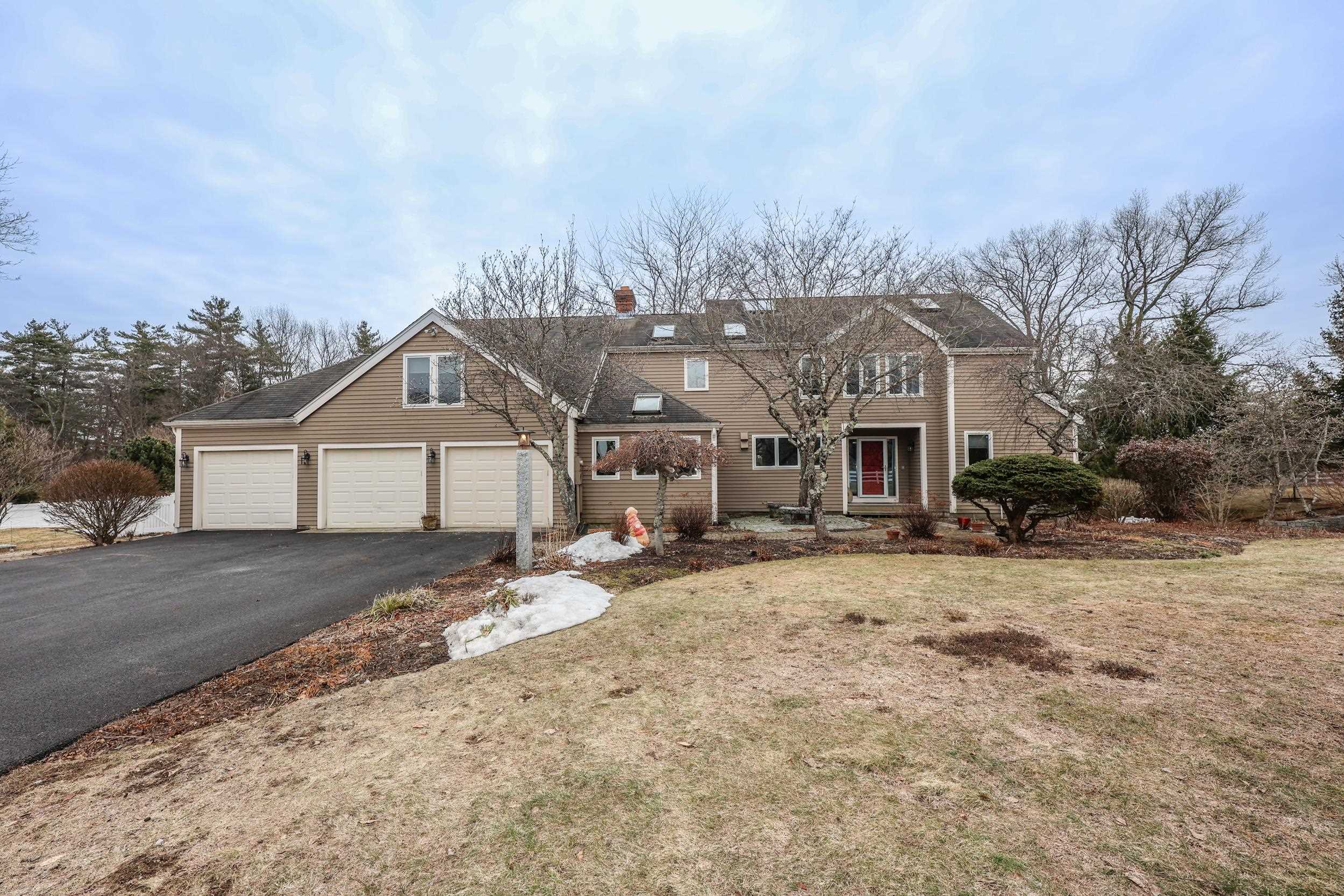 98 Dow Rd, Hollis, NH 03049