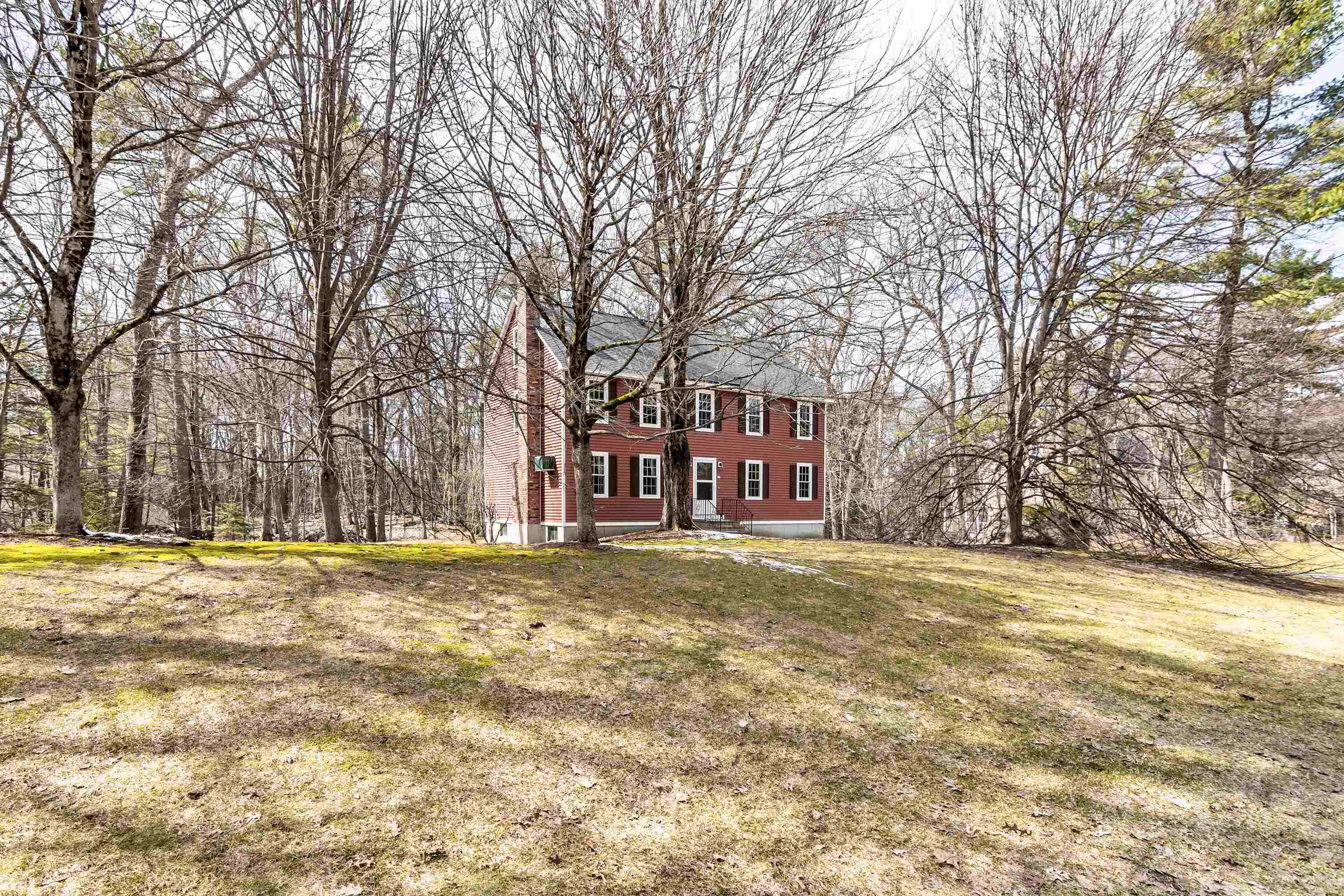 33 Lawson Farm Rd, Londonderry, NH 03053