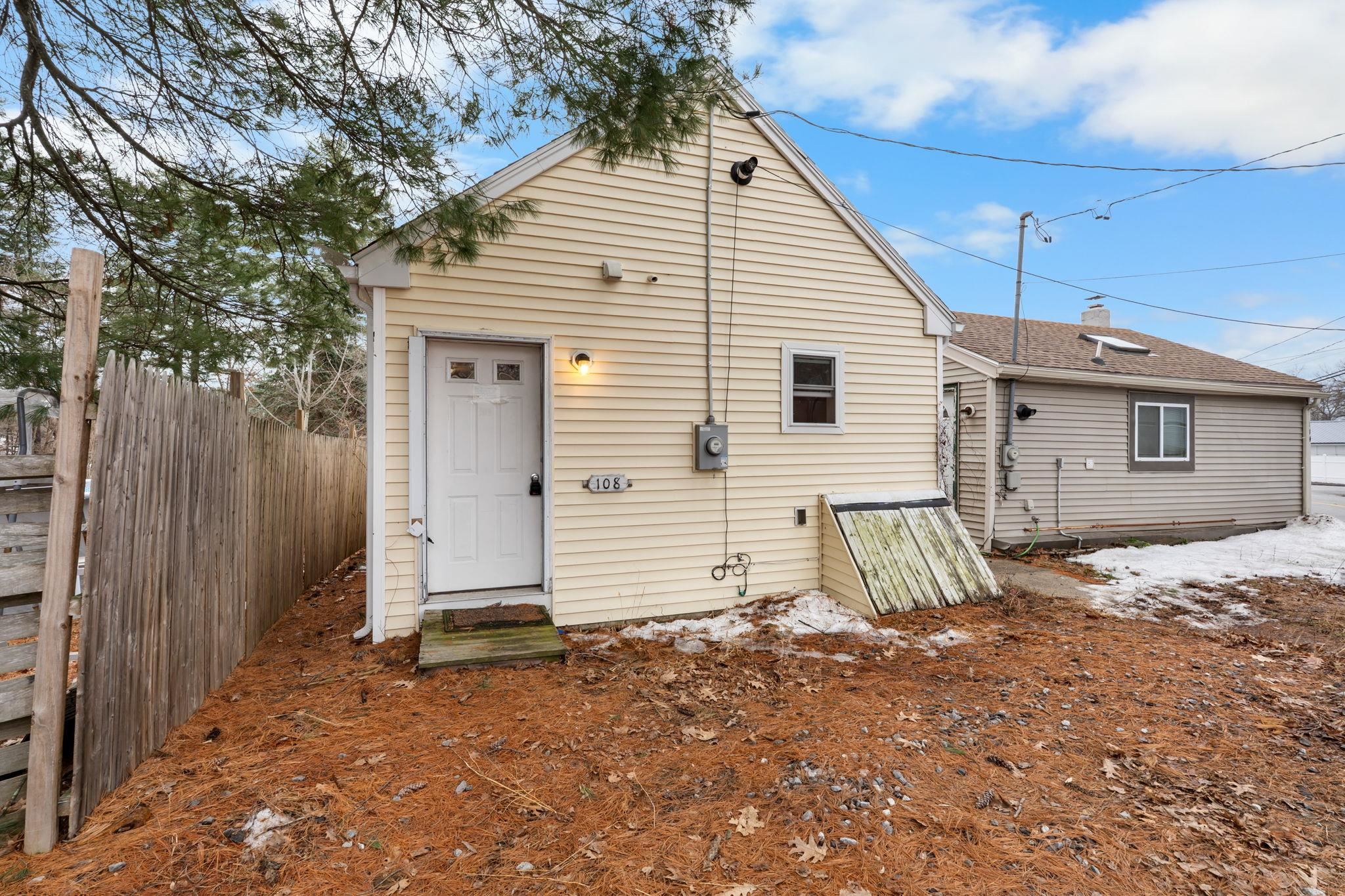 108 W Shore Ave, Manchester, NH 03109