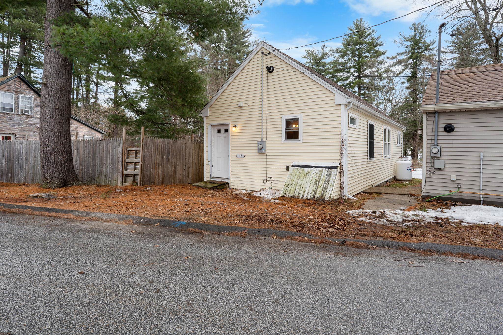 108 W Shore Ave, Manchester, NH 03109