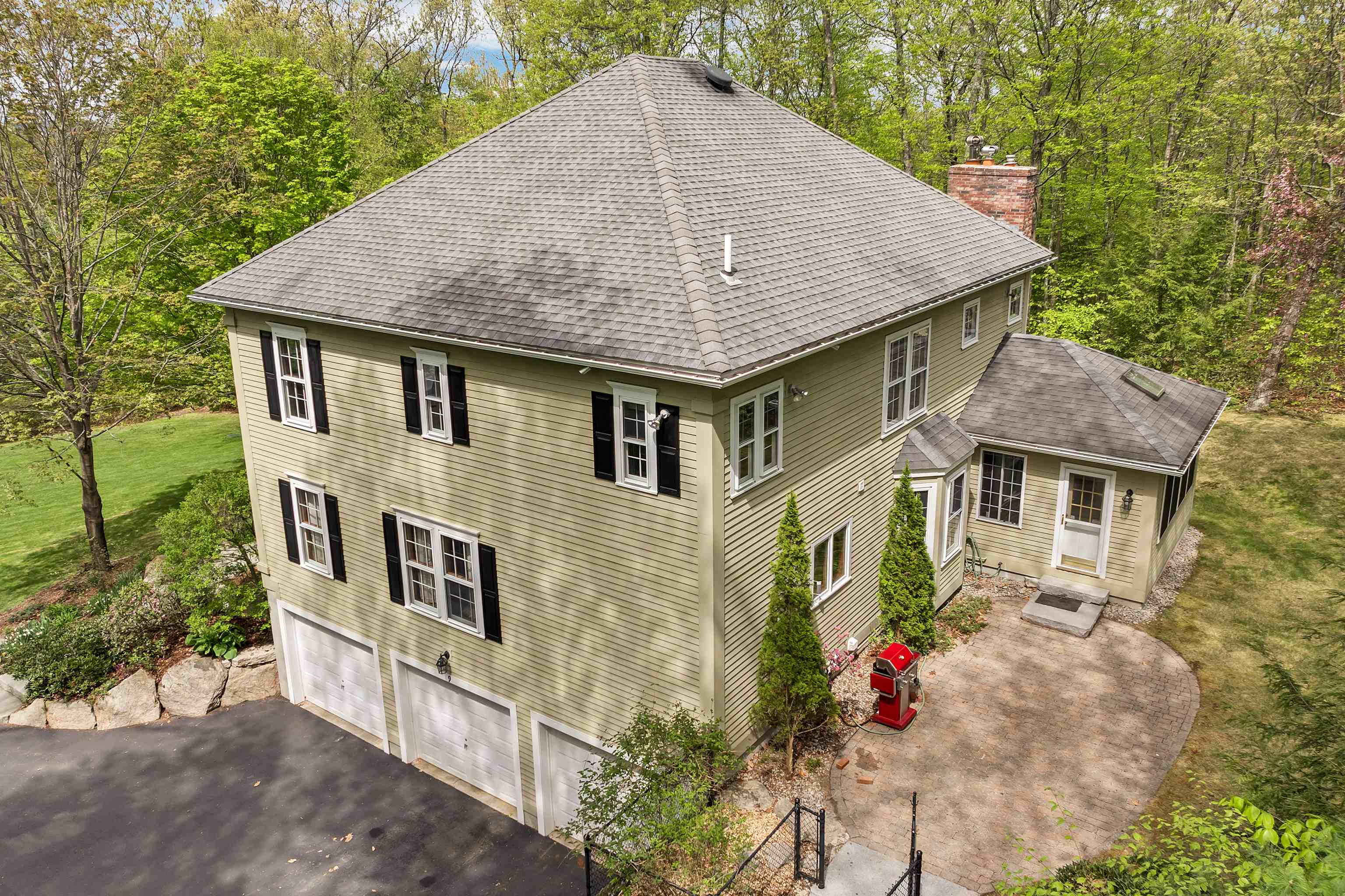 9 Wildwood Rd, Auburn, NH 03032