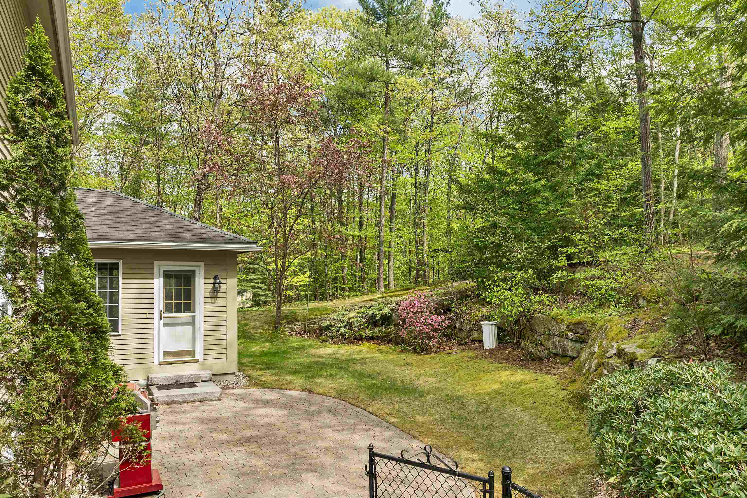 9 Wildwood Rd, Auburn, NH 03032