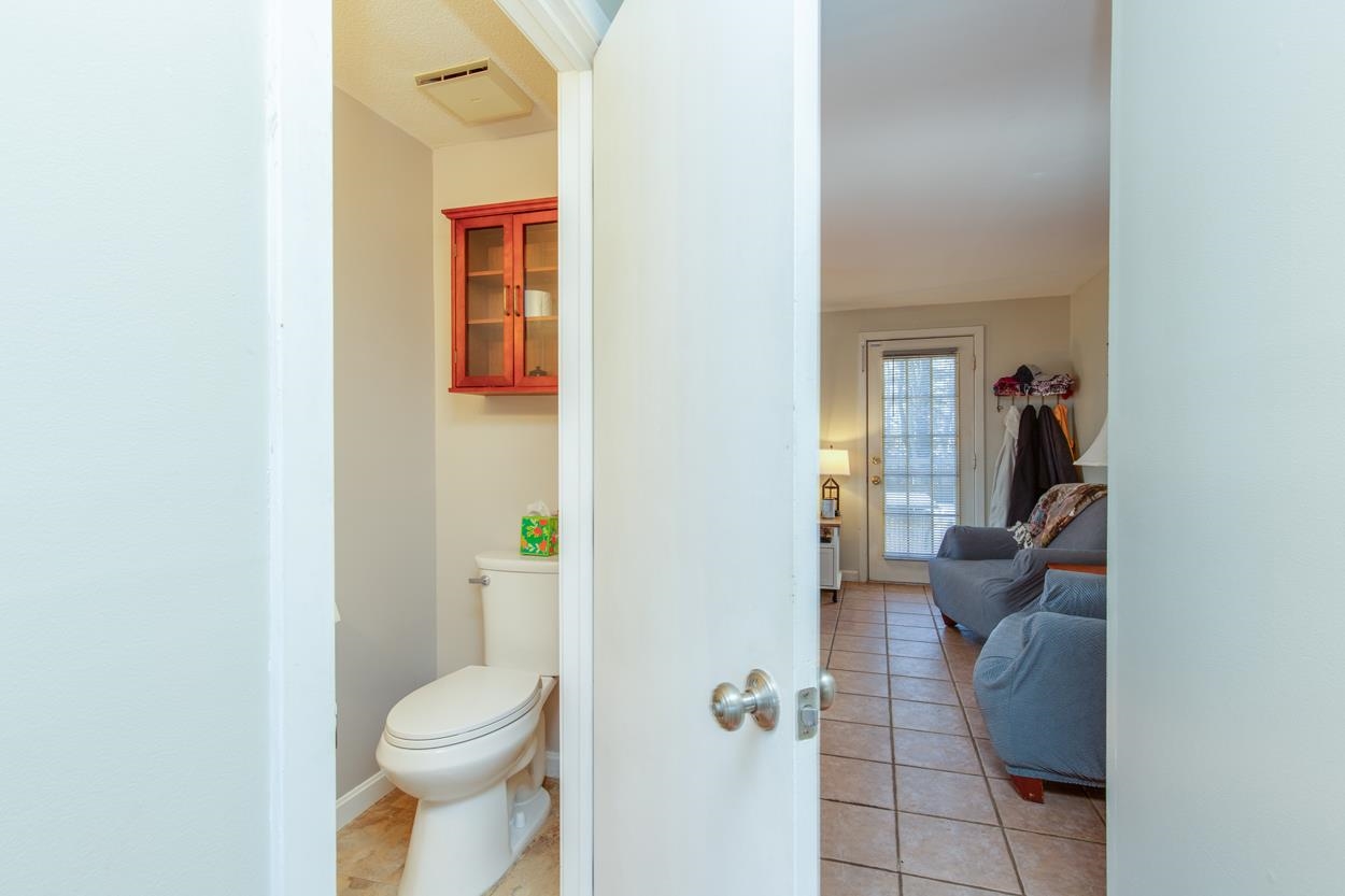 15 Newells Meadow Ln, Derry, NH 03038